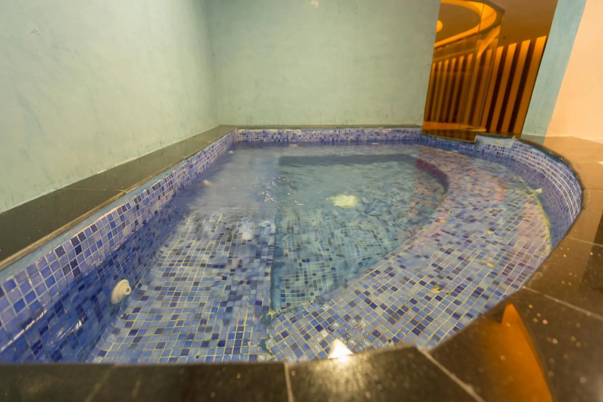 Hot Tub in رؤوم ان للشقق الفندقية-Raoum Inn Hotel Apartments