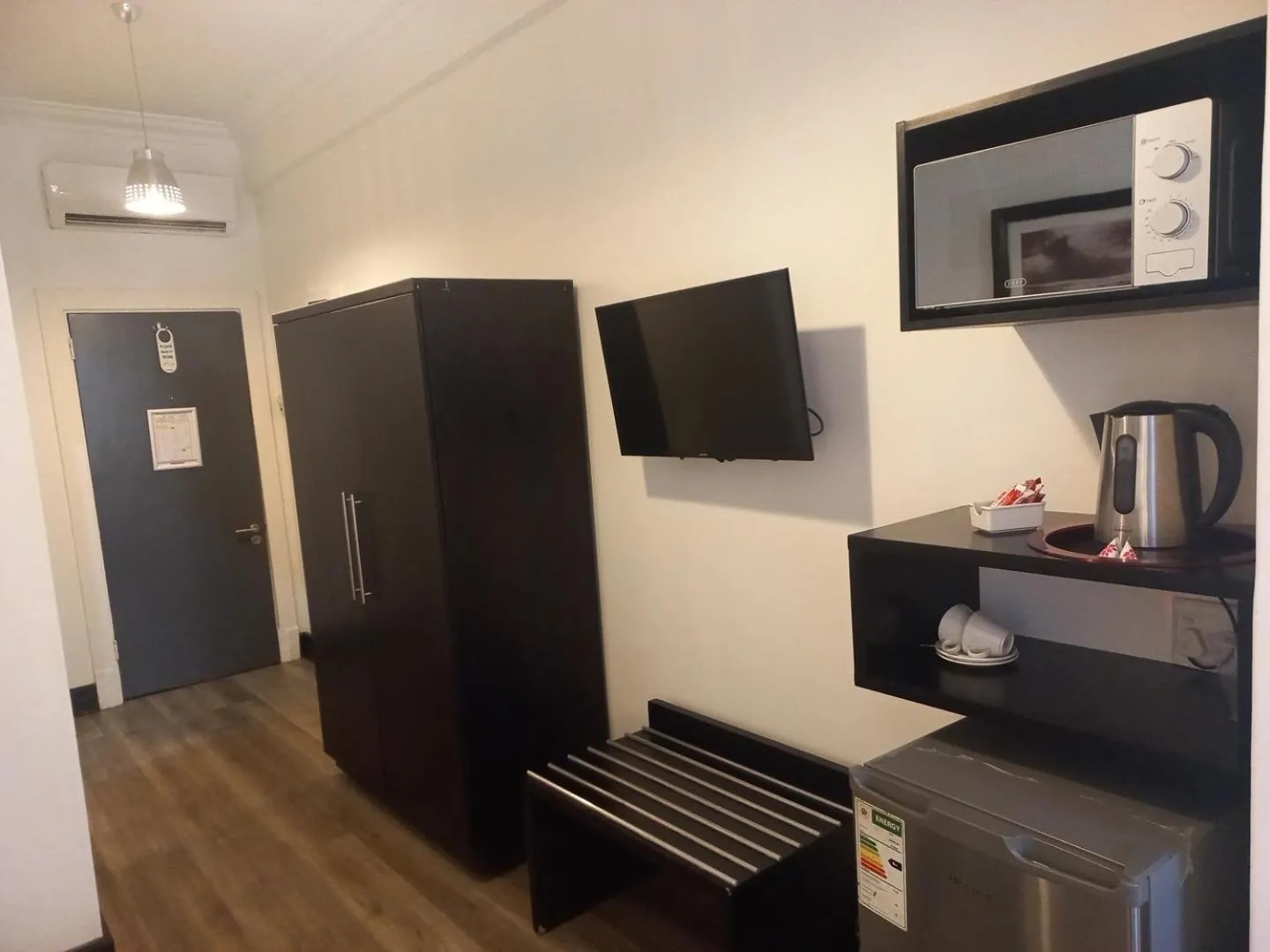 Coffee/tea facilities in Parade Hotel