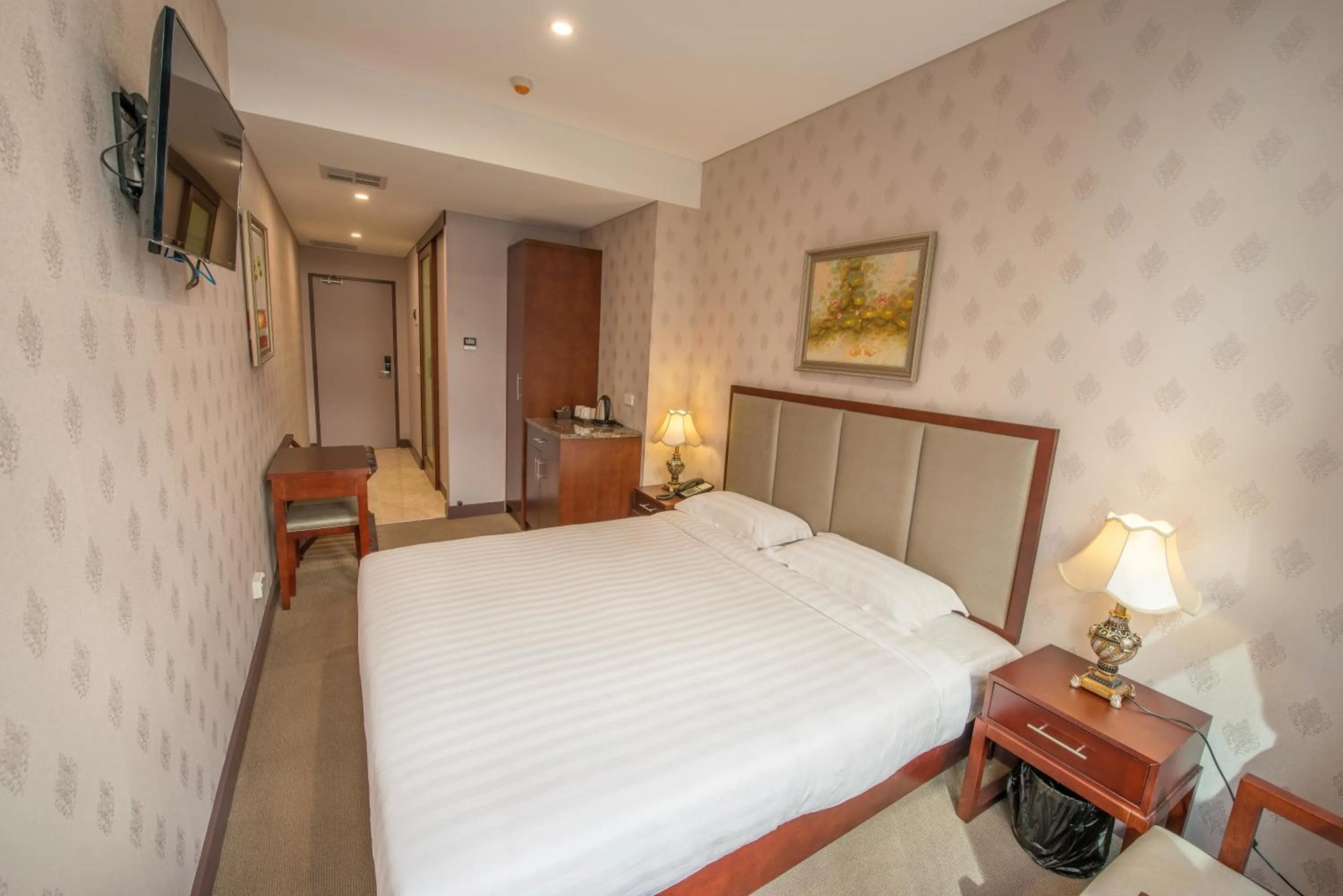 Photo of the whole room, Bed in Megaboom City Hotel