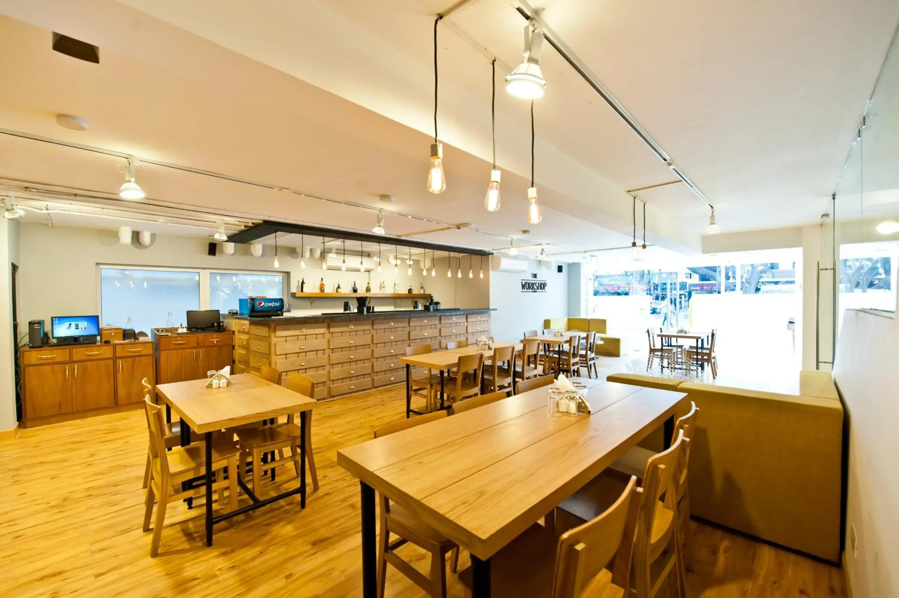 Restaurant/places to eat in bloomrooms @ Indiranagar Restaurant/places to eat in bloomrooms @ Indiranagar