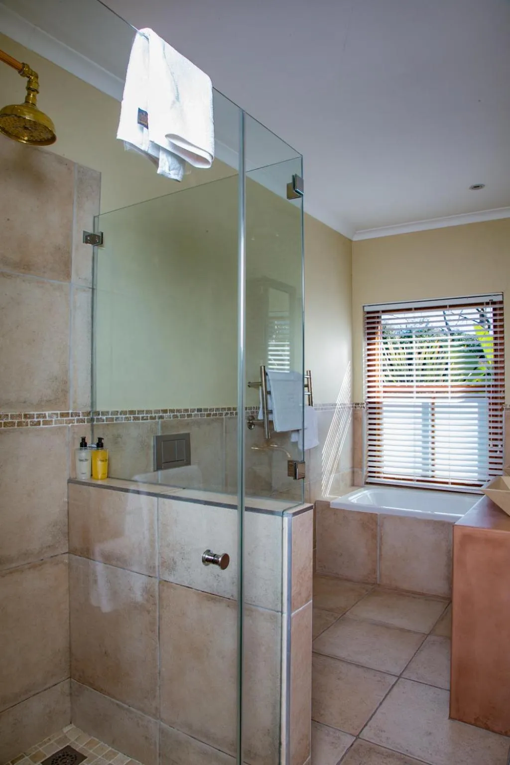 Shower in Summit Place Guesthouse