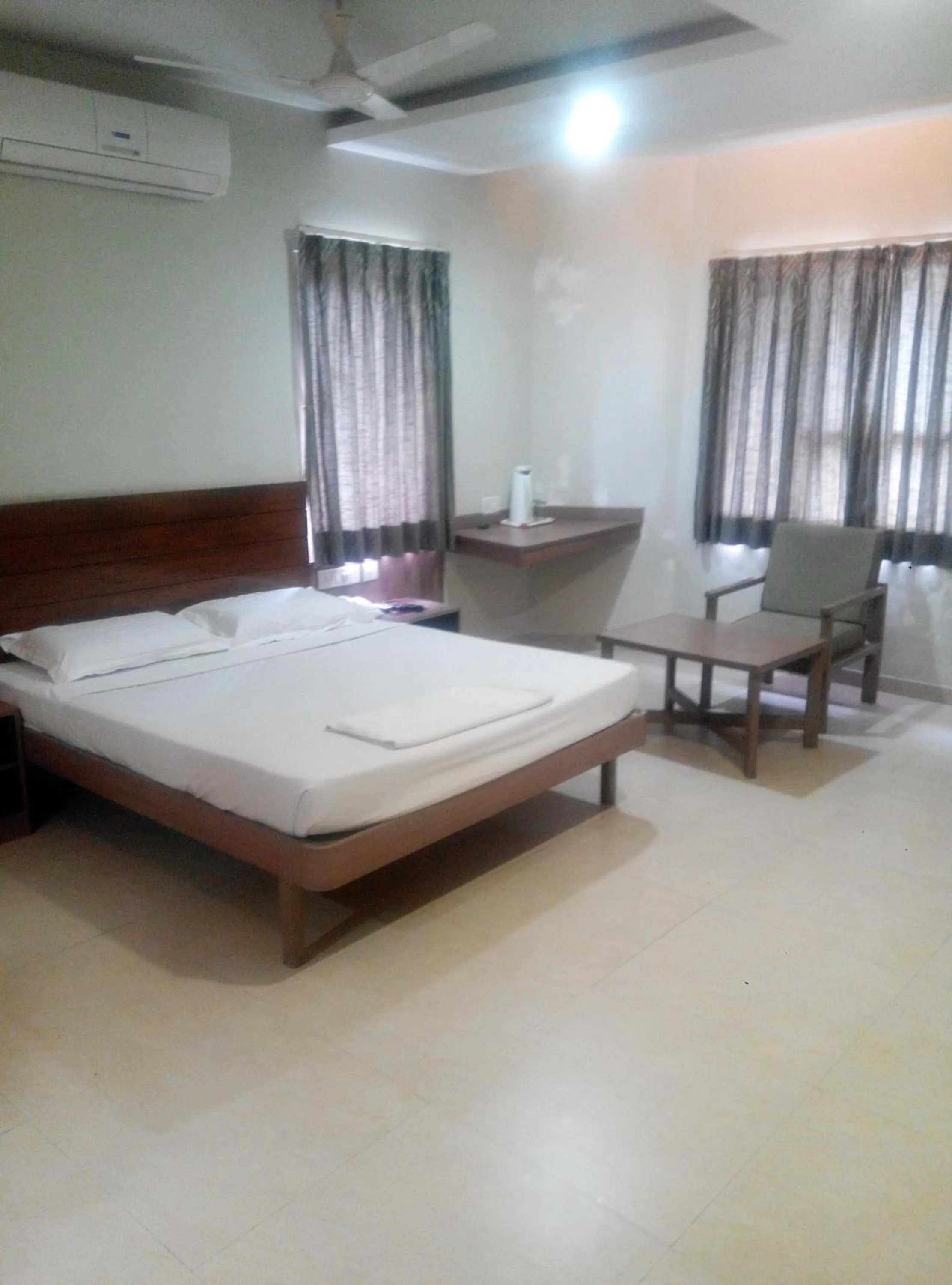 Bed in Raj classic inn