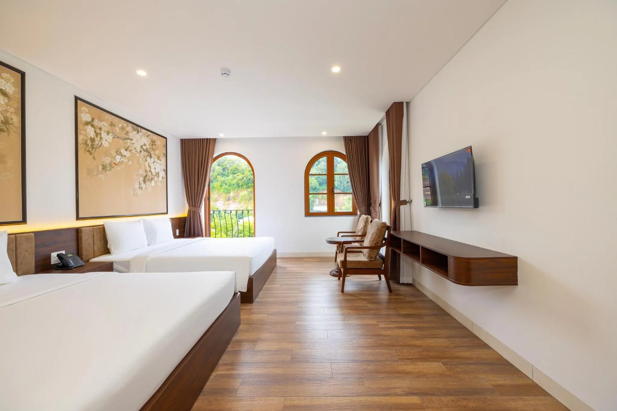 Balcony/Terrace, Bed in Royal Hotel Phu Quoc 2