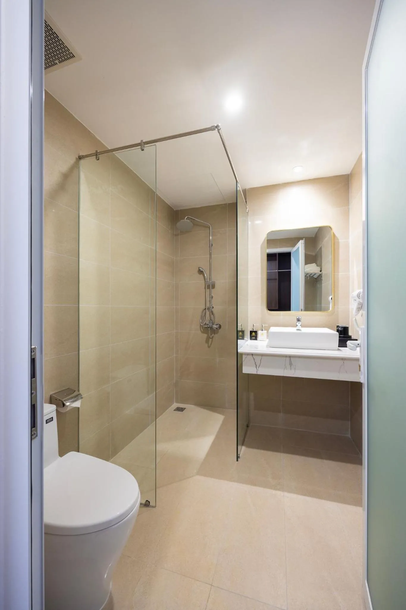Bathroom in Royal Hotel Phu Quoc 2