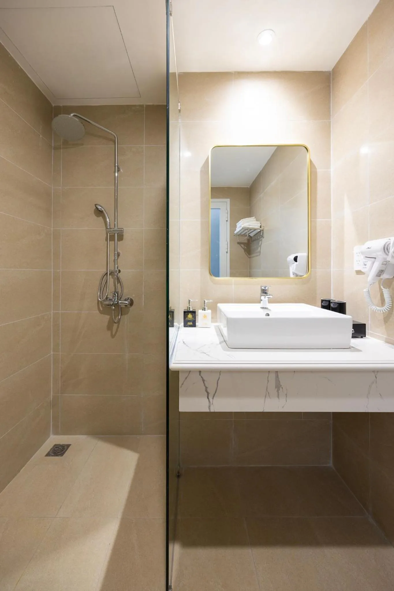 Toilet in Royal Hotel Phu Quoc 2