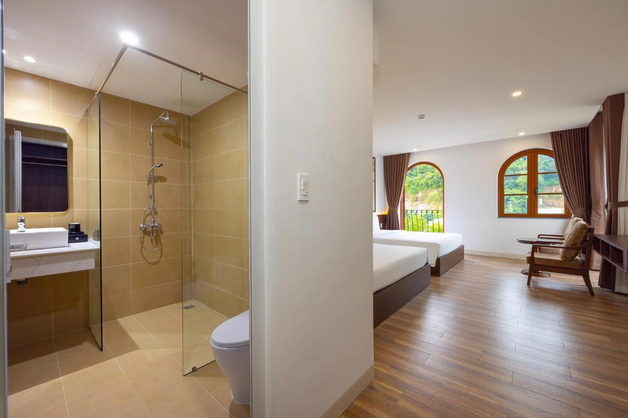 Balcony/Terrace, Bed in Royal Hotel Phu Quoc 2