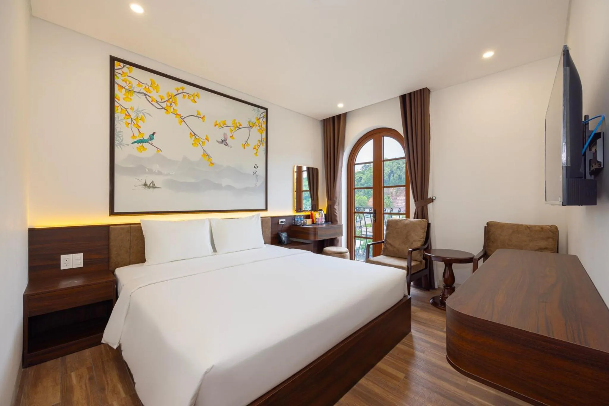 TV and multimedia, Bed in Royal Hotel Phu Quoc 2