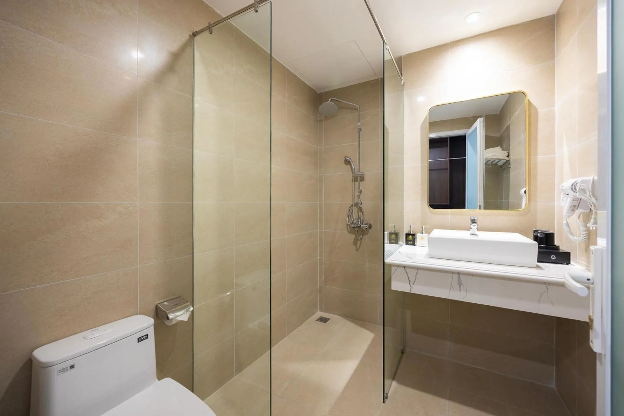 Shower in Royal Hotel Phu Quoc 2