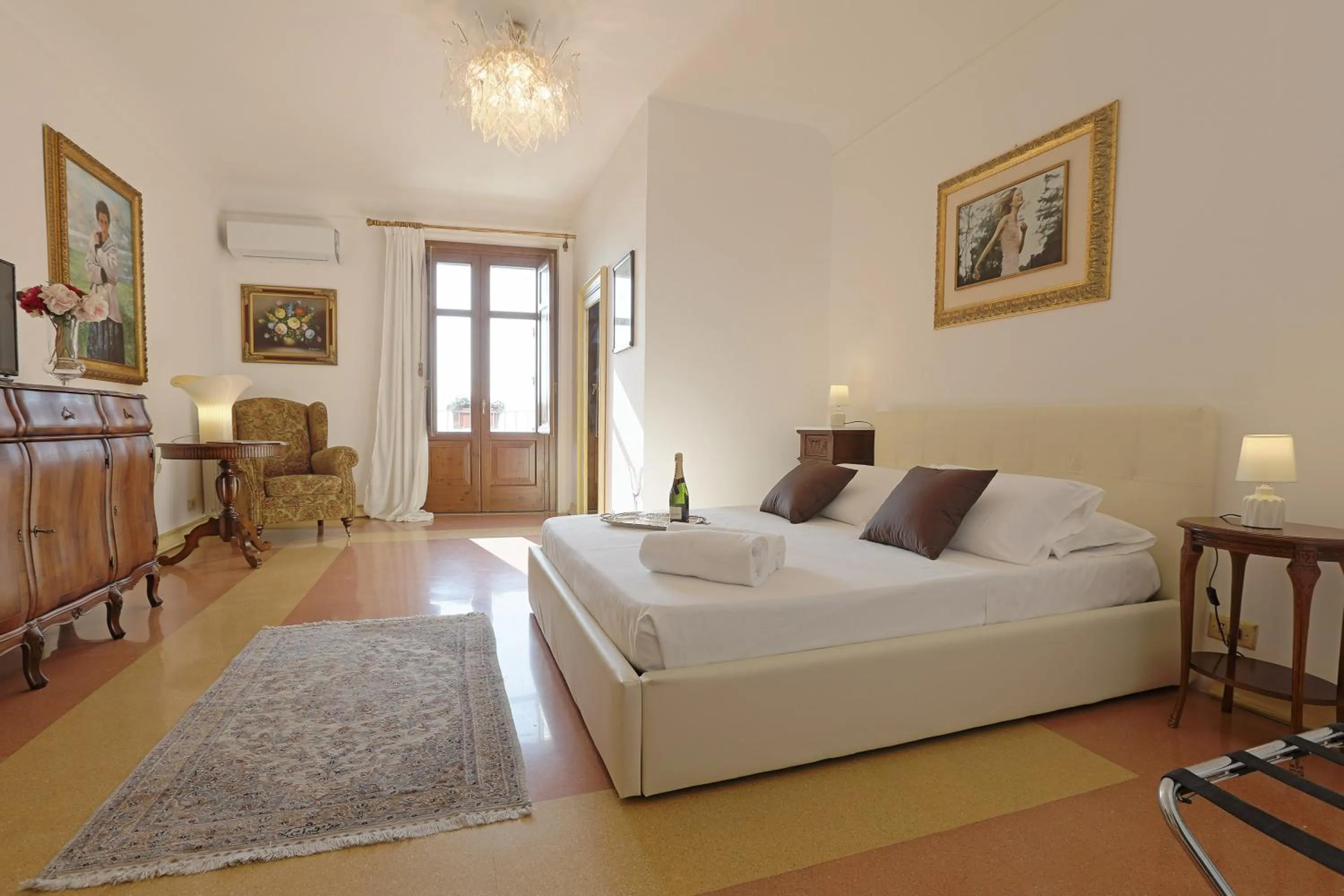 Bedroom, Bed in Atenea Luxury Suites - Atenea Collection