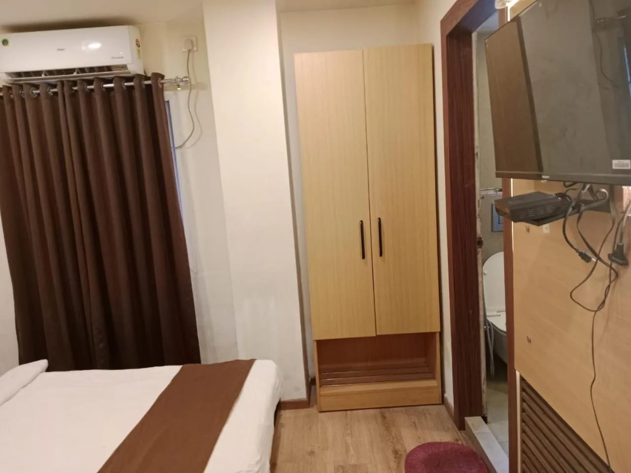 Bed in Hotel Ambika Grand