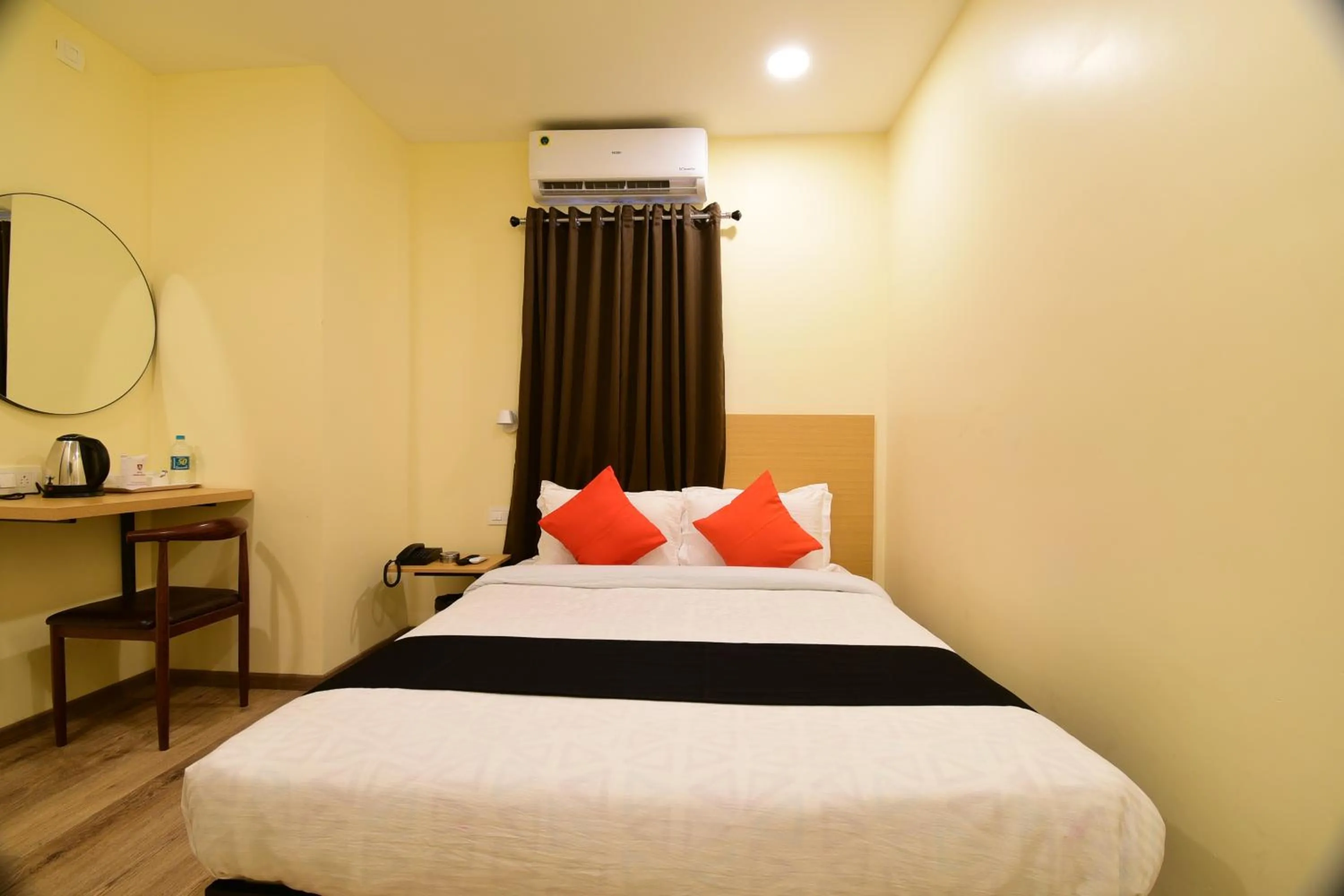 Bed in Hotel Ambika Grand