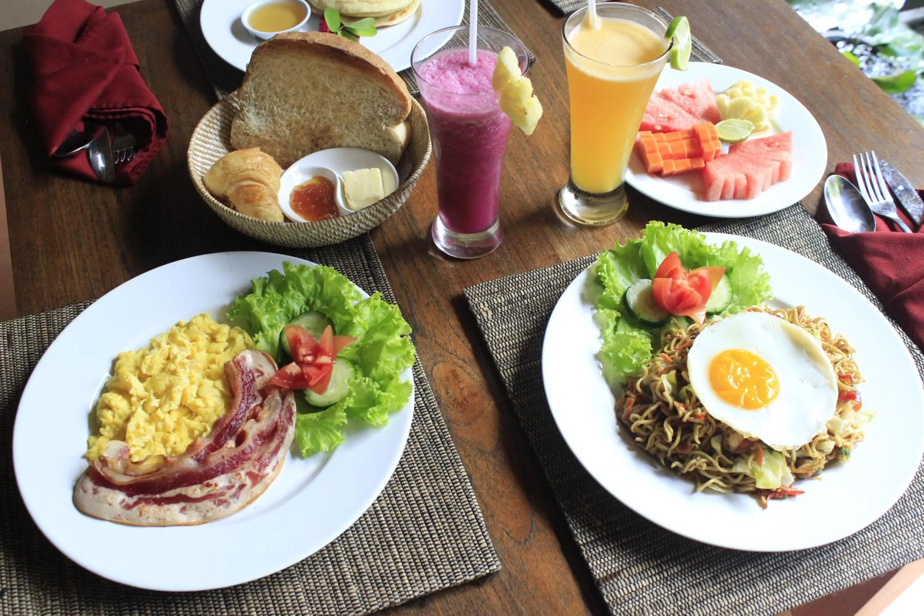 Food and drinks in Uma Padi Villa