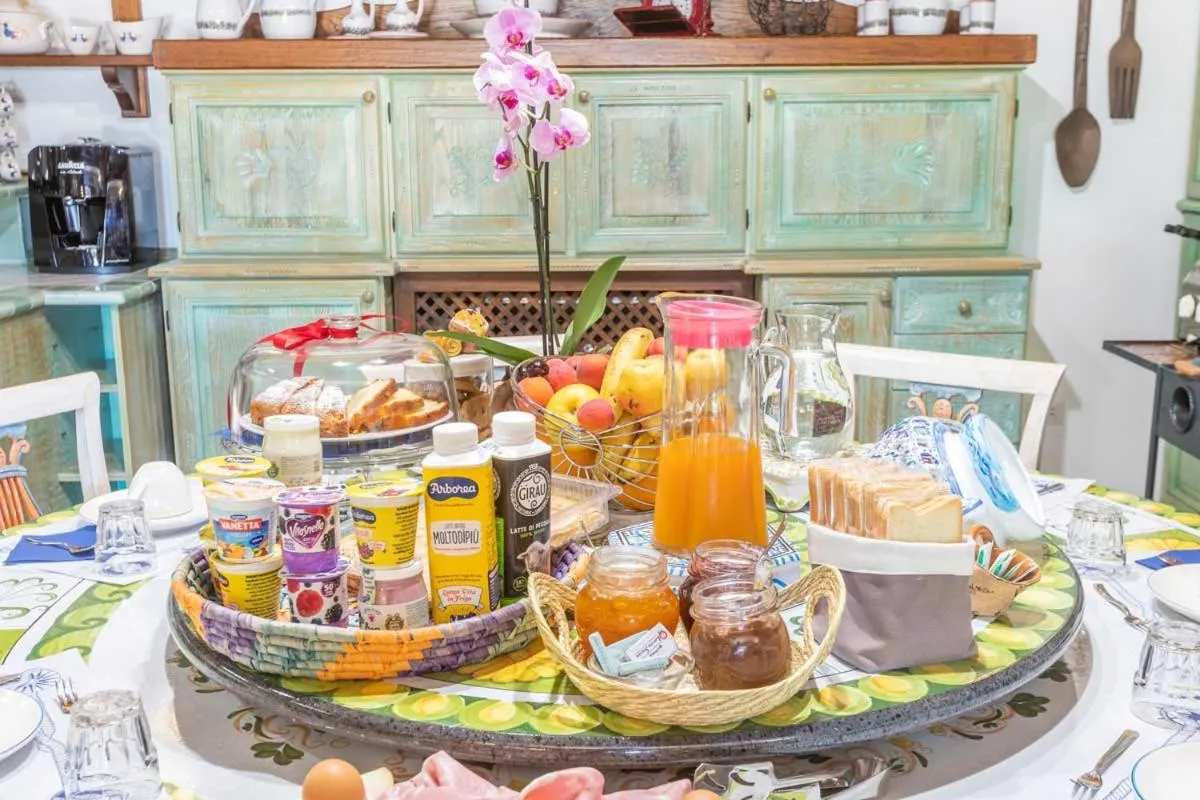 Breakfast in Villa Flumini