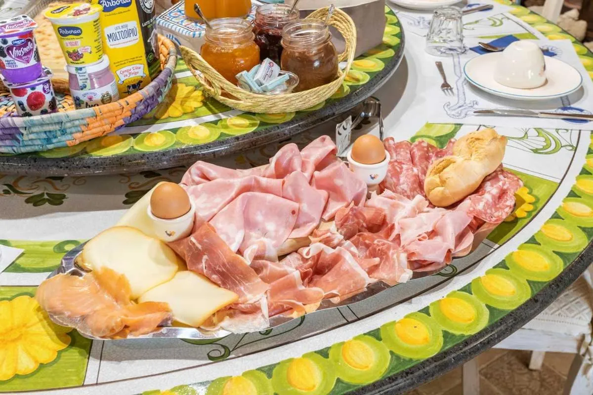 Breakfast in Villa Flumini