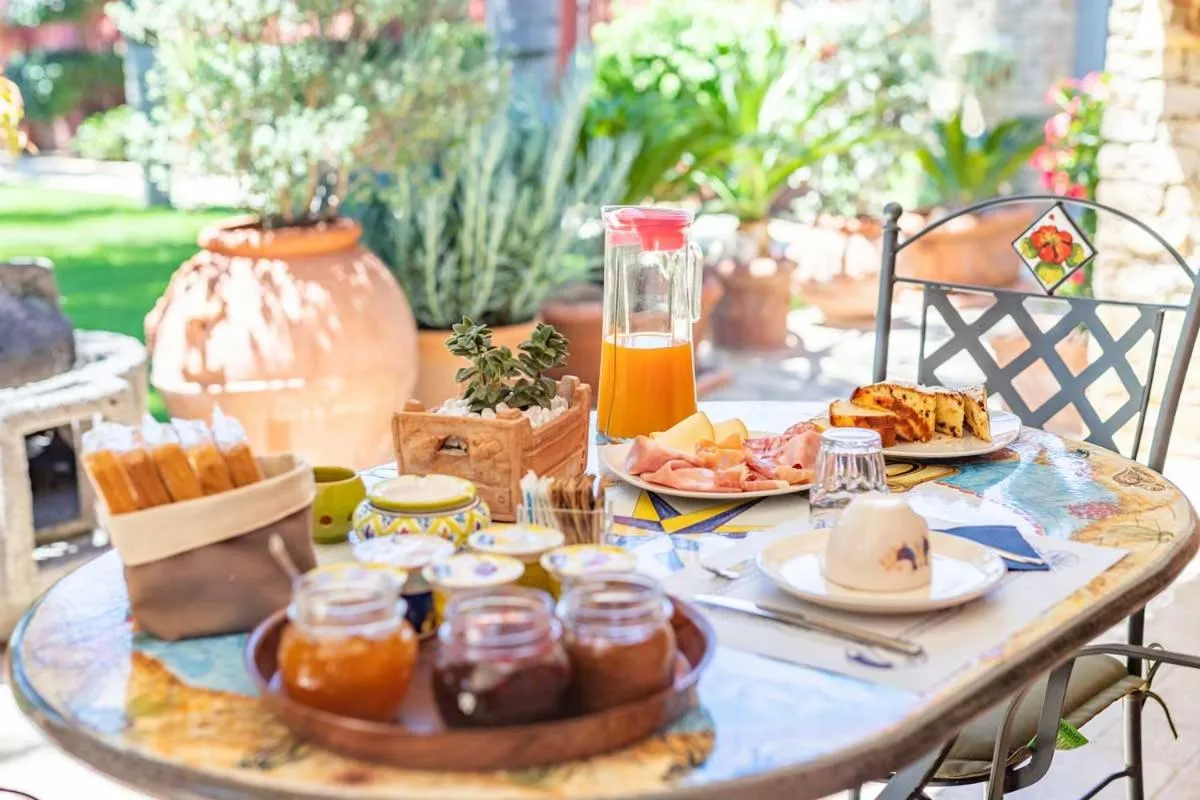 Breakfast in Villa Flumini