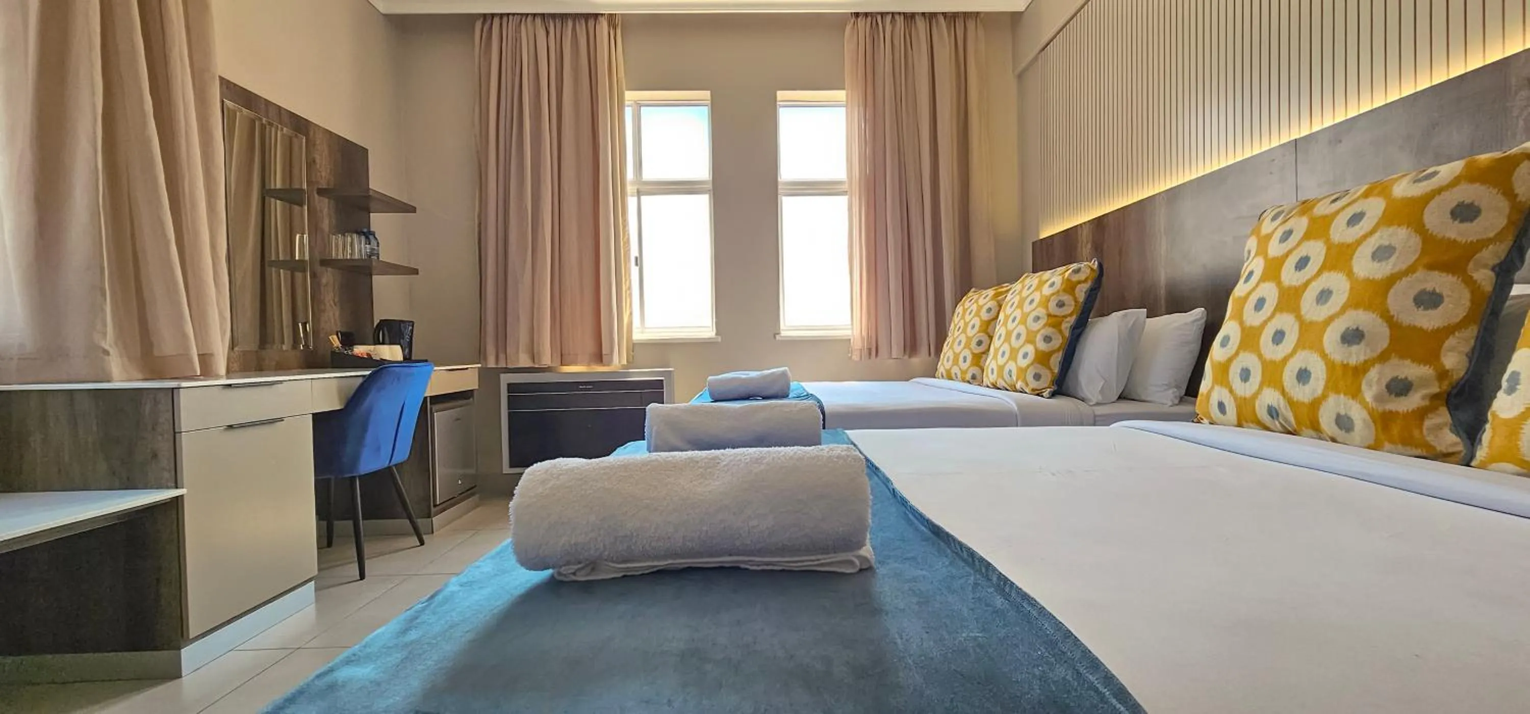 Bedroom, Bed in Albany Hotel