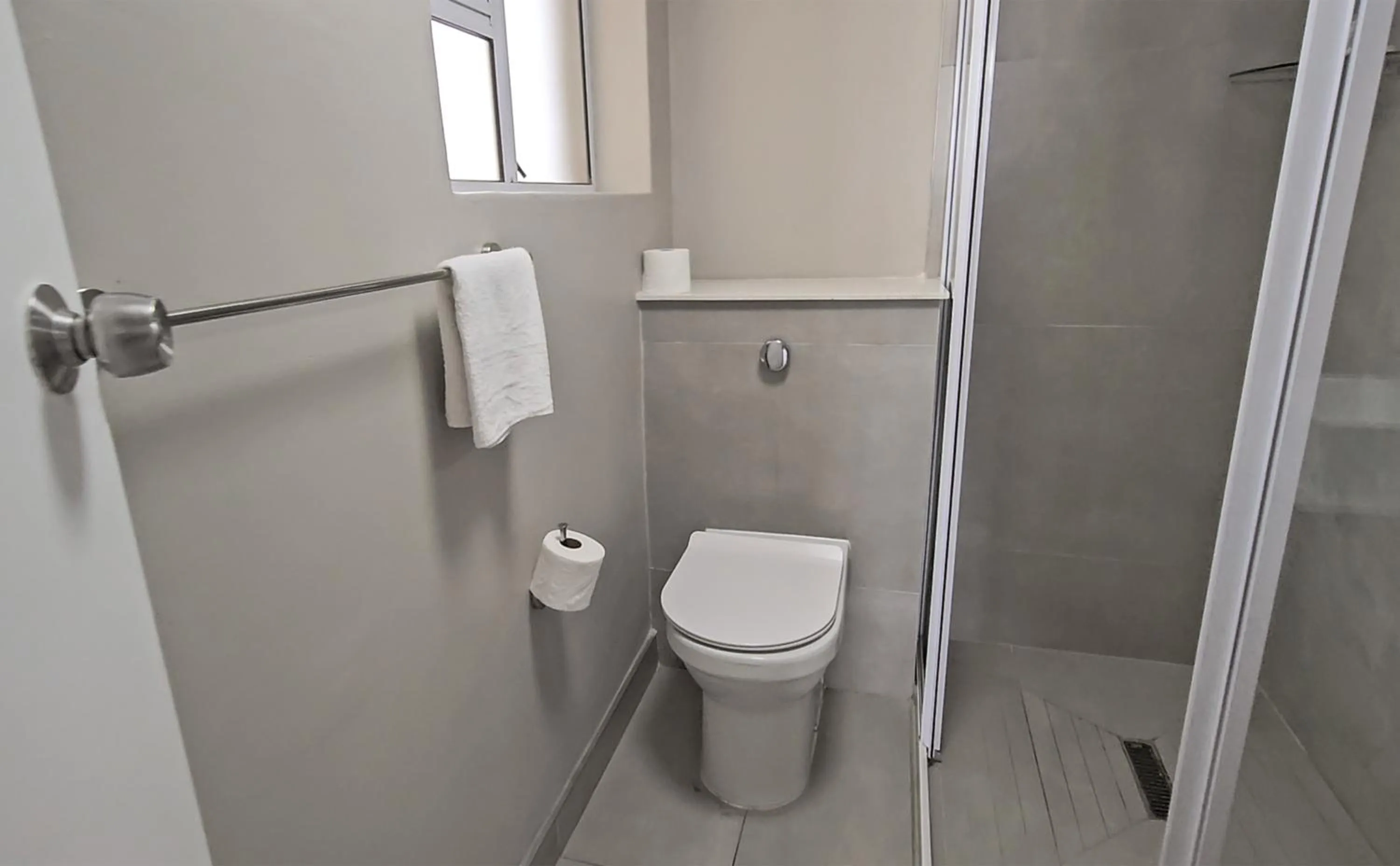 Shower in Albany Hotel