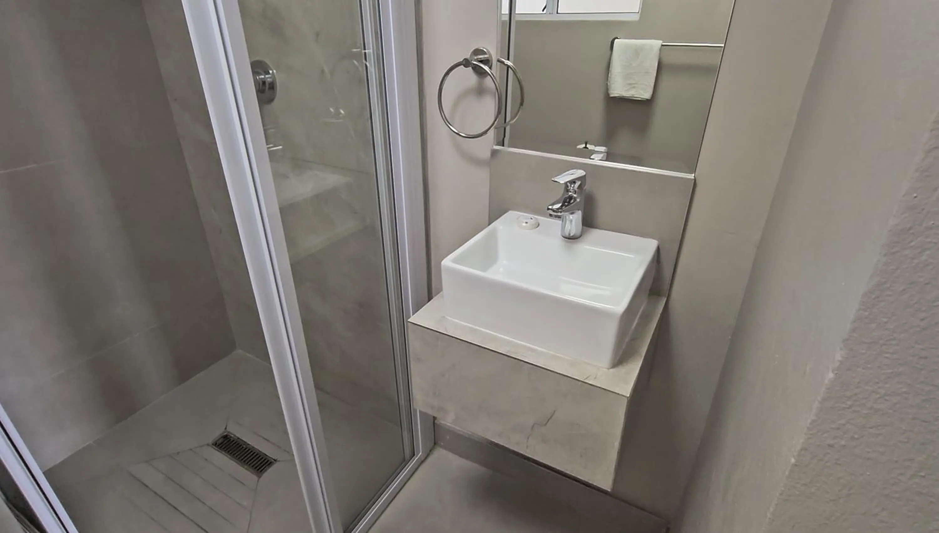 Shower in Albany Hotel