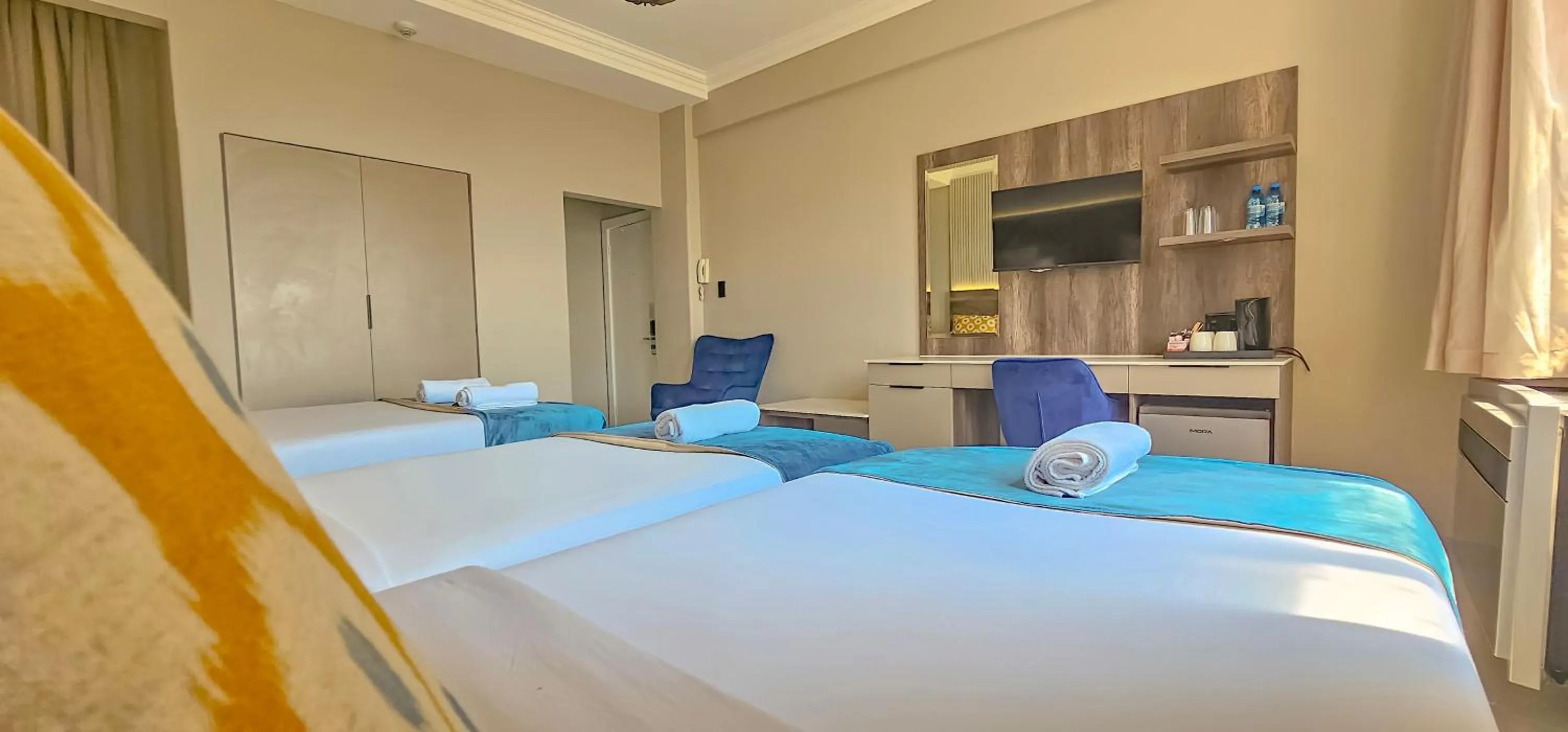 TV and multimedia, Bed in Albany Hotel