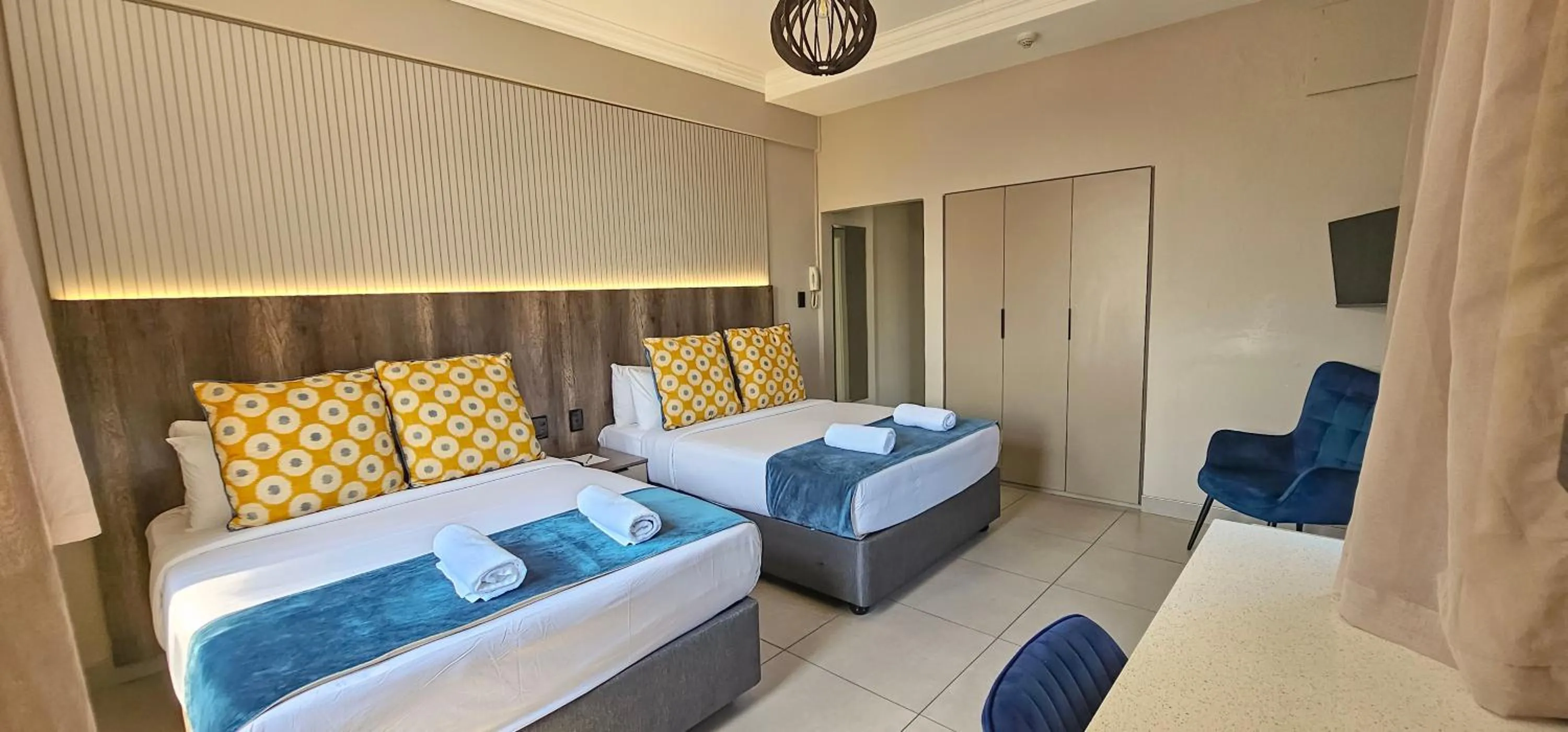 Bedroom, Bed in Albany Hotel