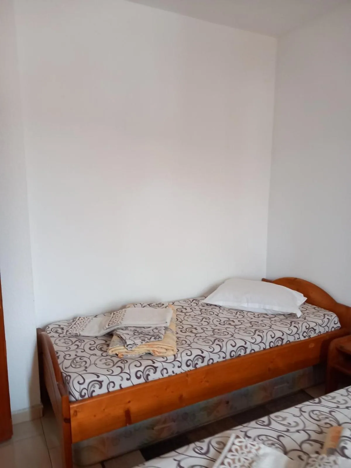 Property building, Bed in Hotel Mishel