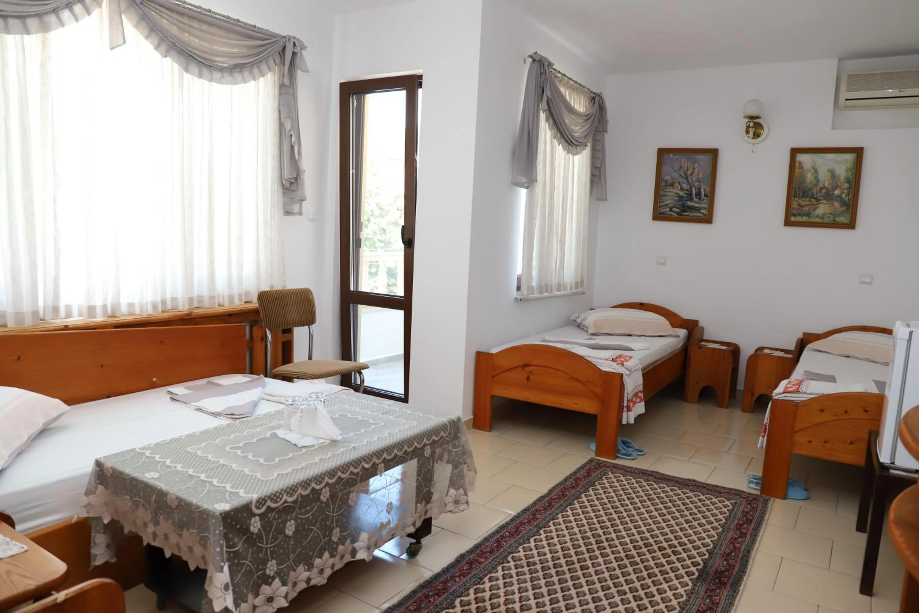 Photo of the whole room, Bed in Hotel Mishel