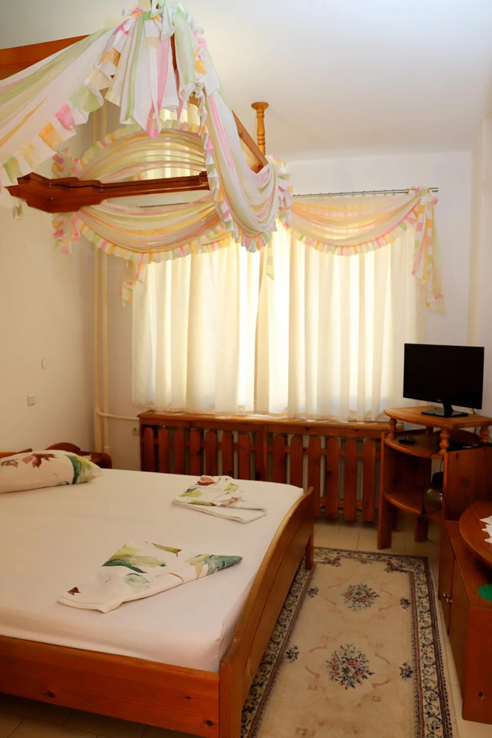 Bedroom, Bed in Hotel Mishel