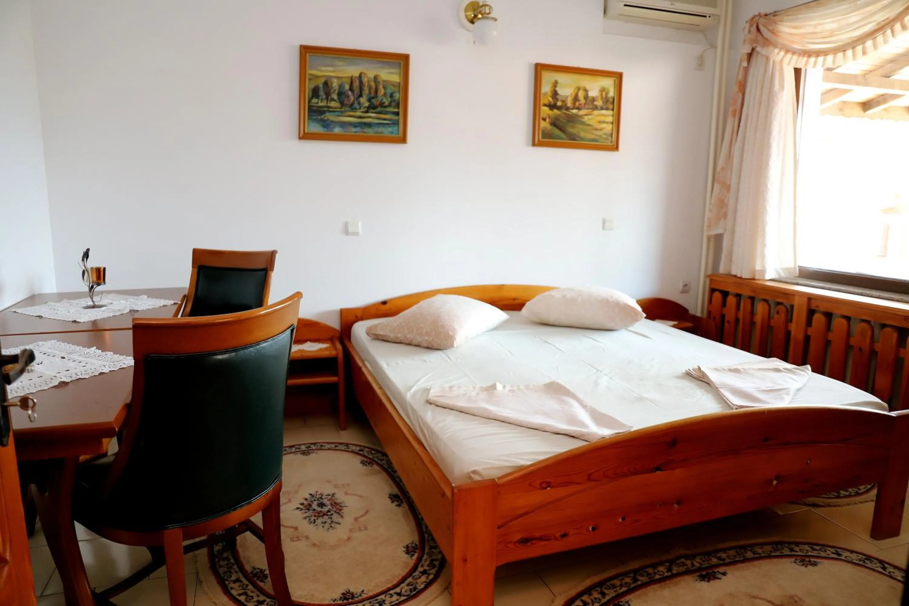 Bedroom, Bed in Hotel Mishel