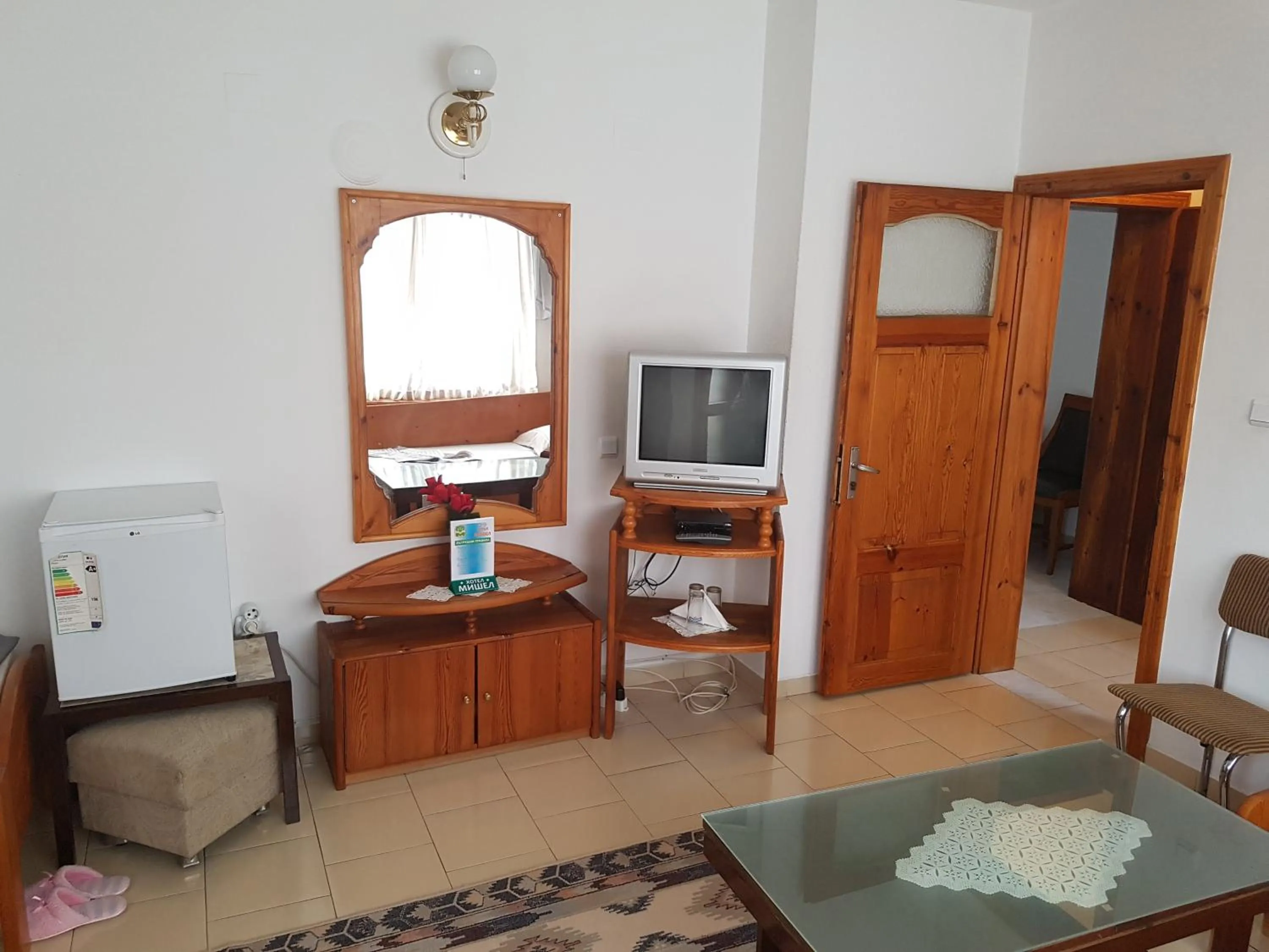 Photo of the whole room in Hotel Mishel