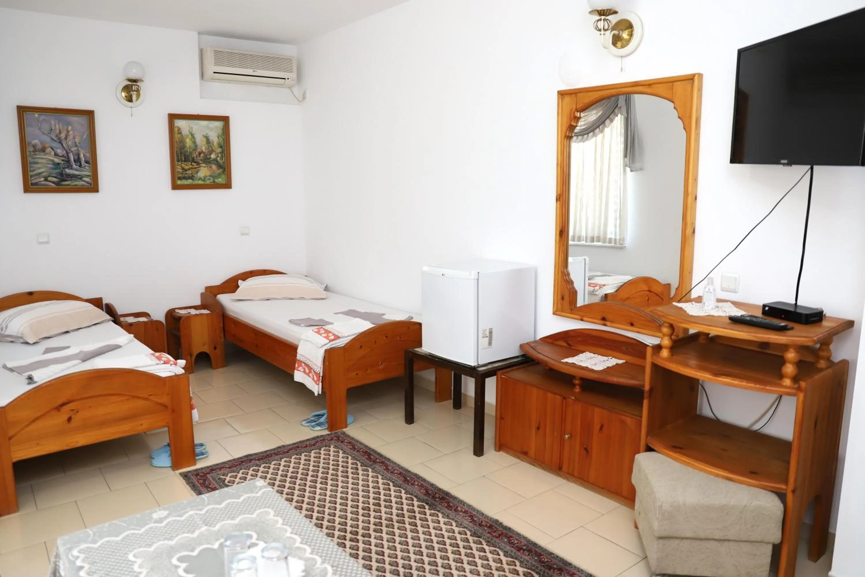 Photo of the whole room, Bed in Hotel Mishel