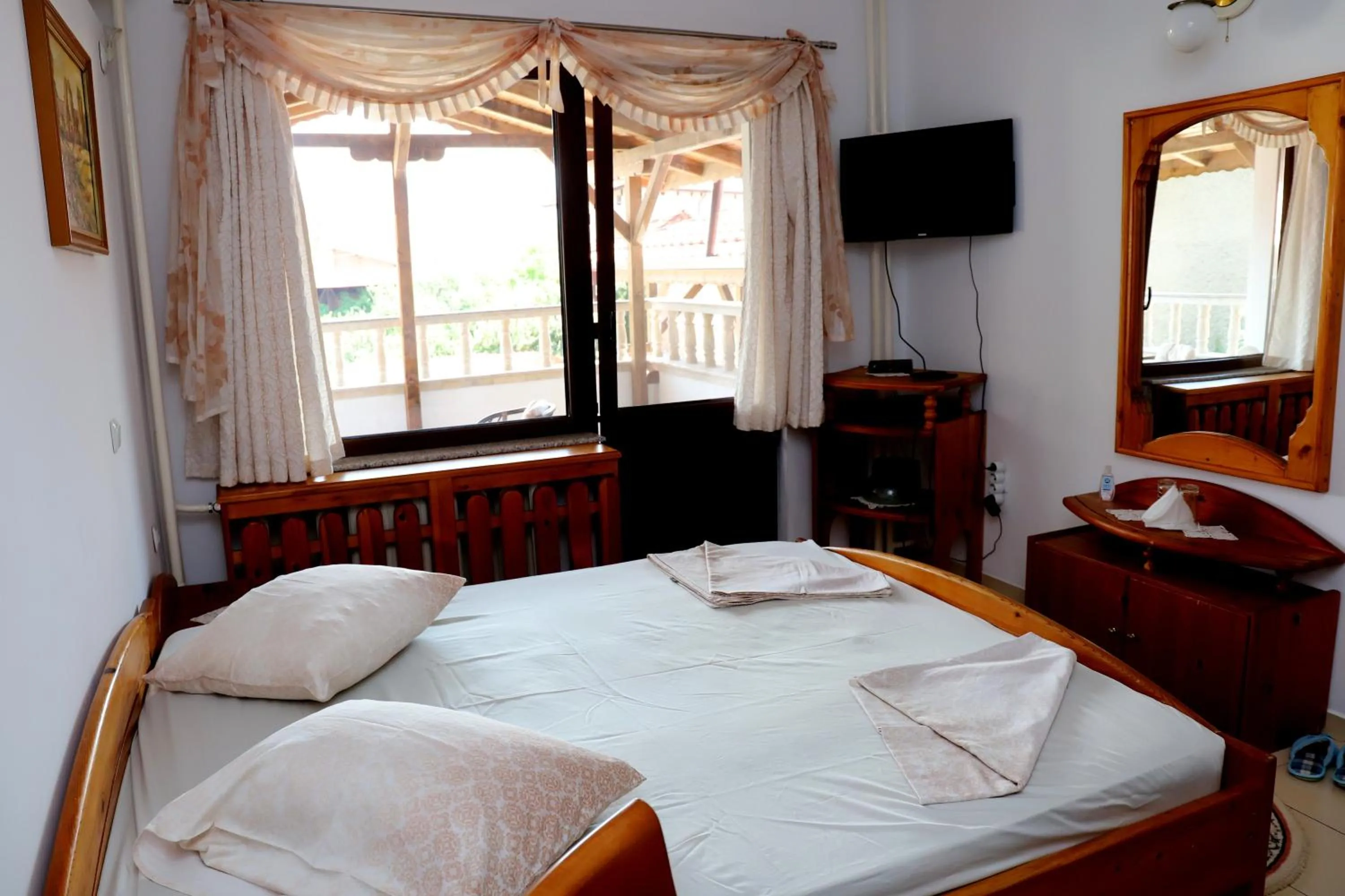 Bedroom, Bed in Hotel Mishel