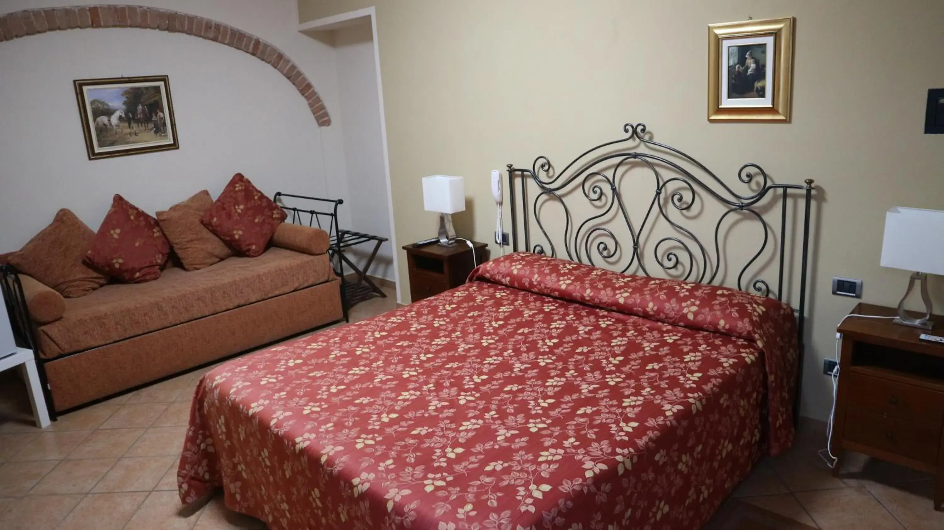 Family Double Room - single occupancy in La Regibussa - Hotel Ristorante Family Double Room - single occupancy in La Regibussa - Hotel Ristorante