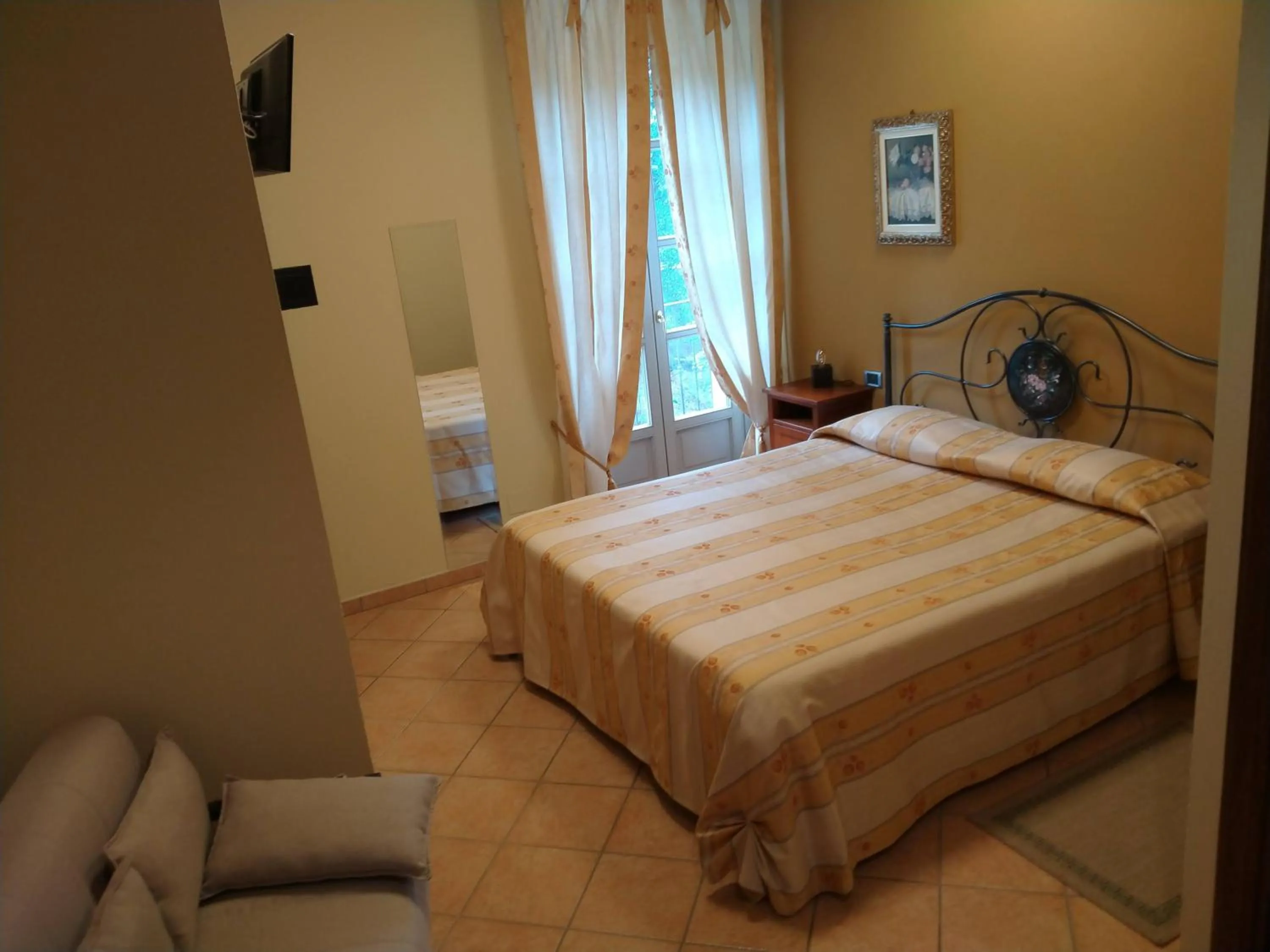 Deluxe Room (2 Adults + 1 Child) - single occupancy in La Regibussa - Hotel Ristorante