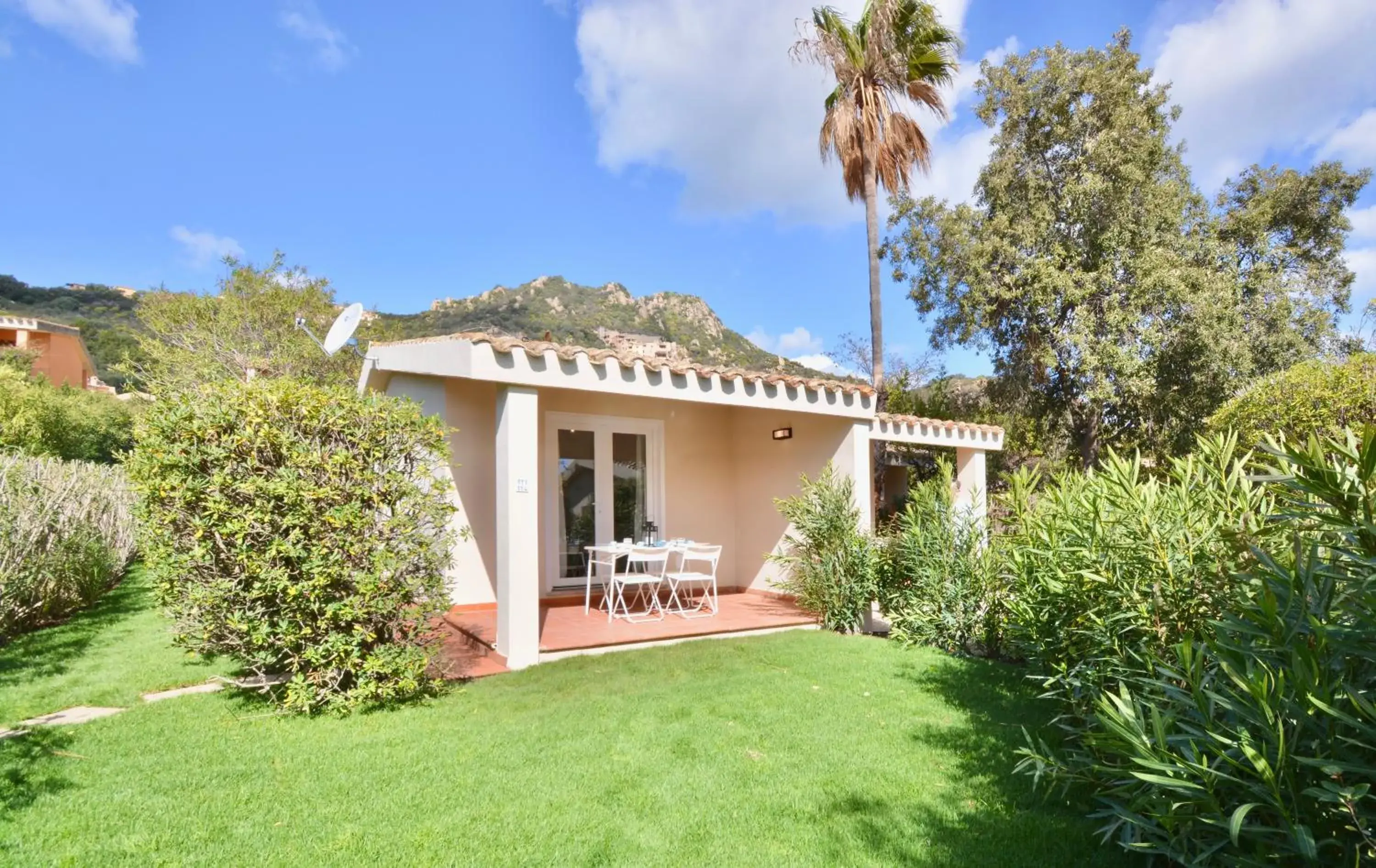 ISA - Residence in Costa Rei just 450 meters from the beach, apartments with air conditioning and outdoor private area ISA - Residence in Costa Rei just 450 meters from the beach, apartments with air conditioning and outdoor private area
