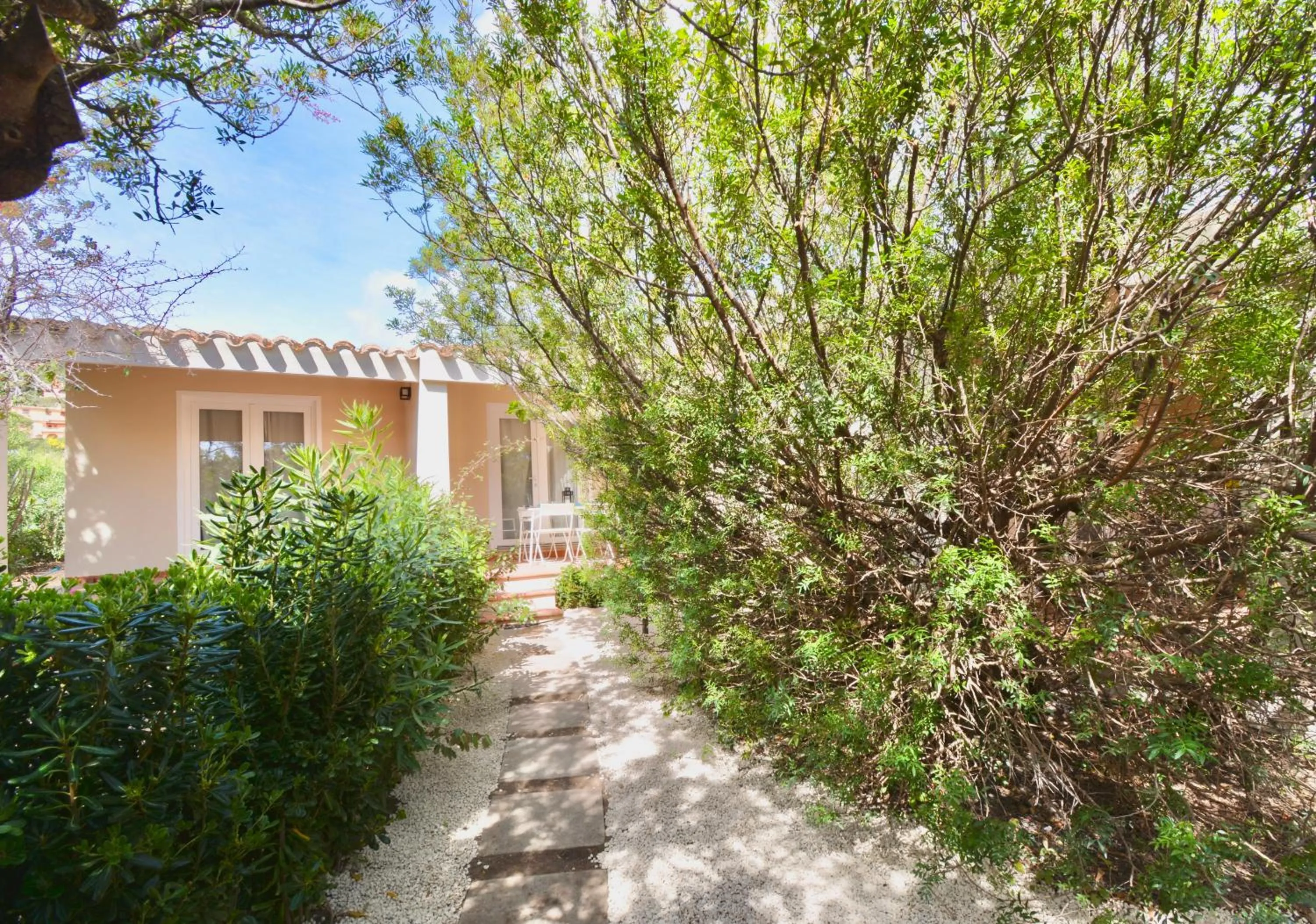 Property building in ISA - Residence in Costa Rei just 450 meters from the beach, apartments with air conditioning and outdoor private area