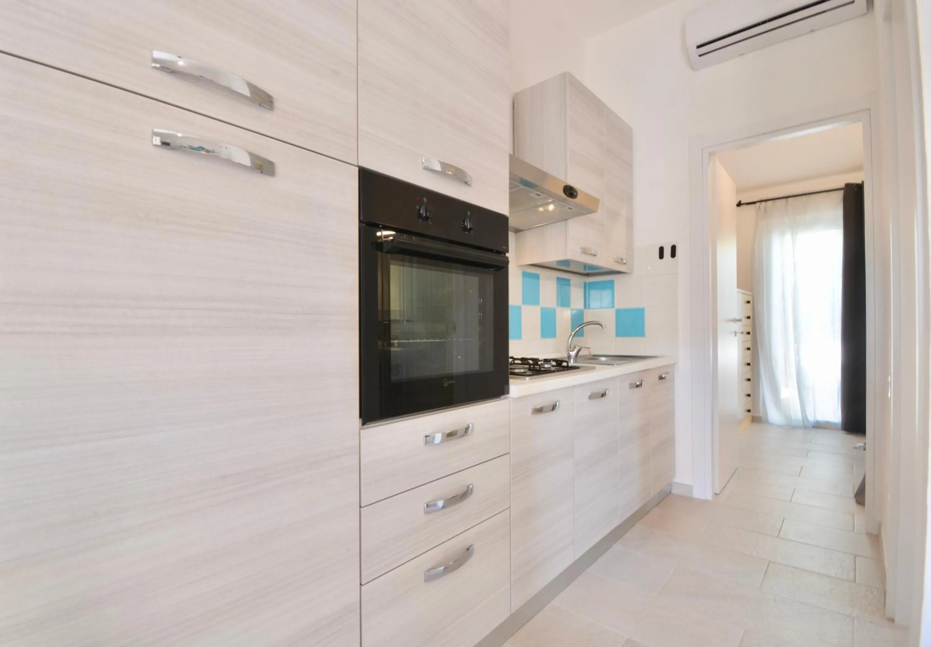 Kitchen or kitchenette in ISA - Residence in Costa Rei just 450 meters from the beach, apartments with air conditioning and outdoor private area