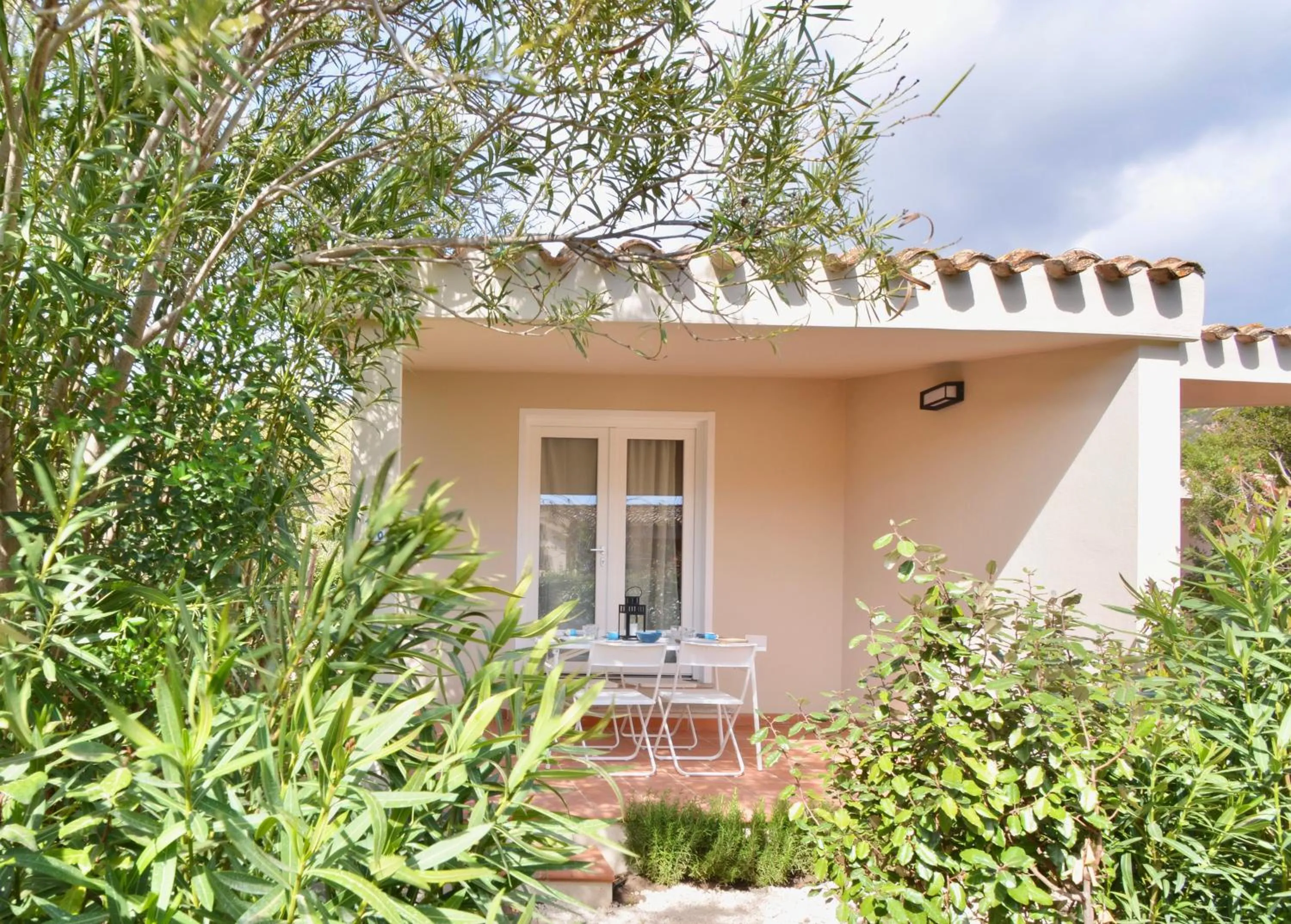 Property building in ISA - Residence in Costa Rei just 450 meters from the beach, apartments with air conditioning and outdoor private area