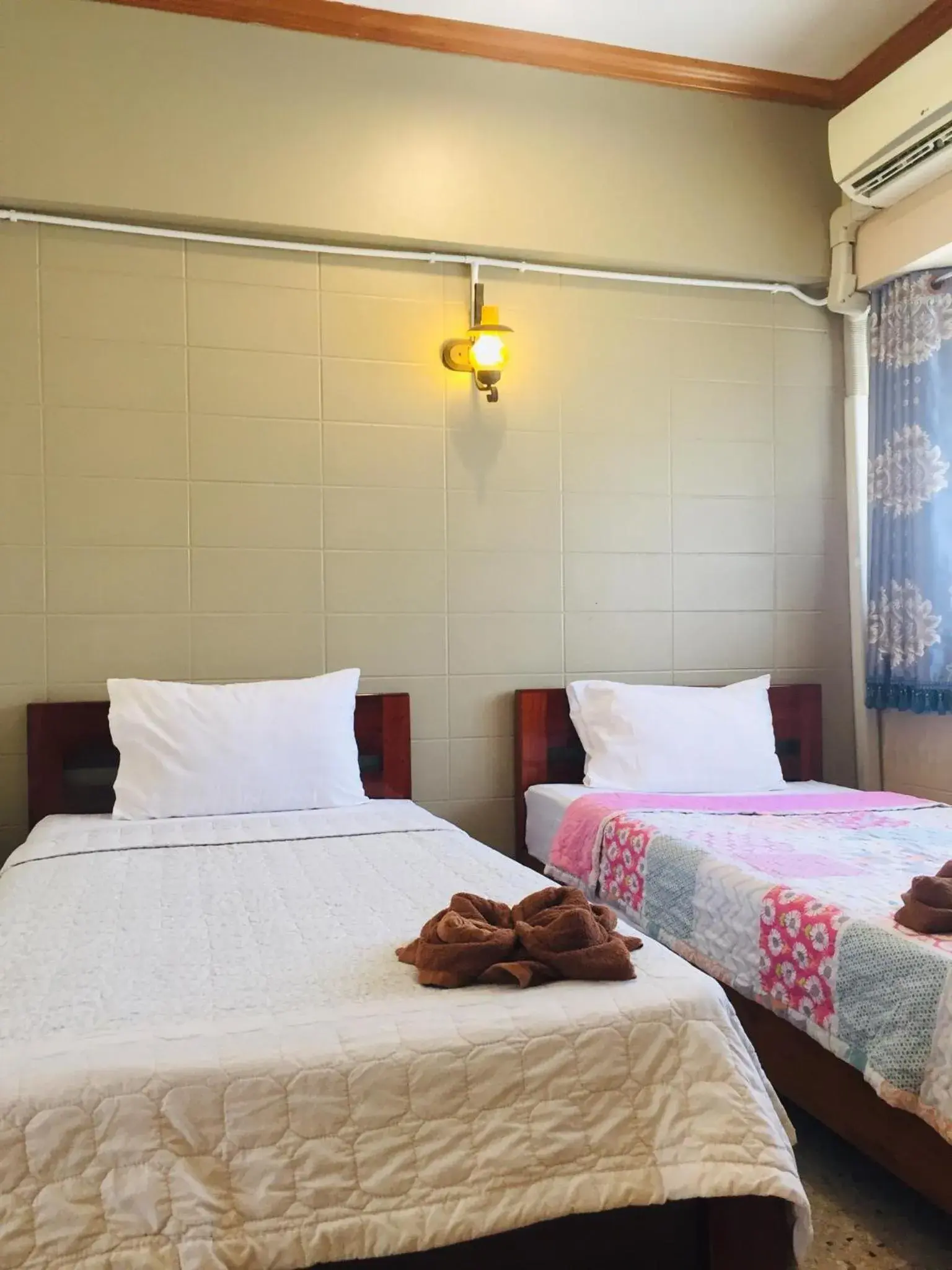 Twin Room with Private Bathroom in Nett Hotel Twin Room with Private Bathroom in Nett Hotel