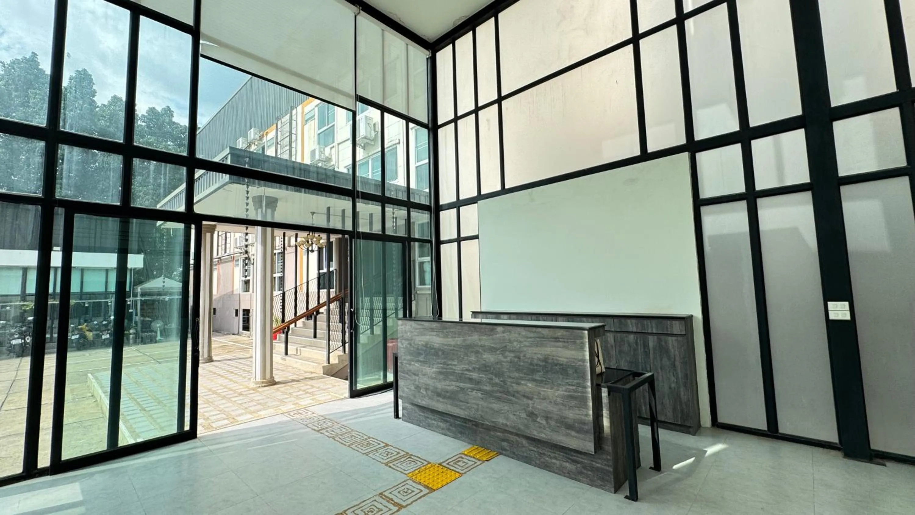 Lobby or reception in Collection O Mahidol Road