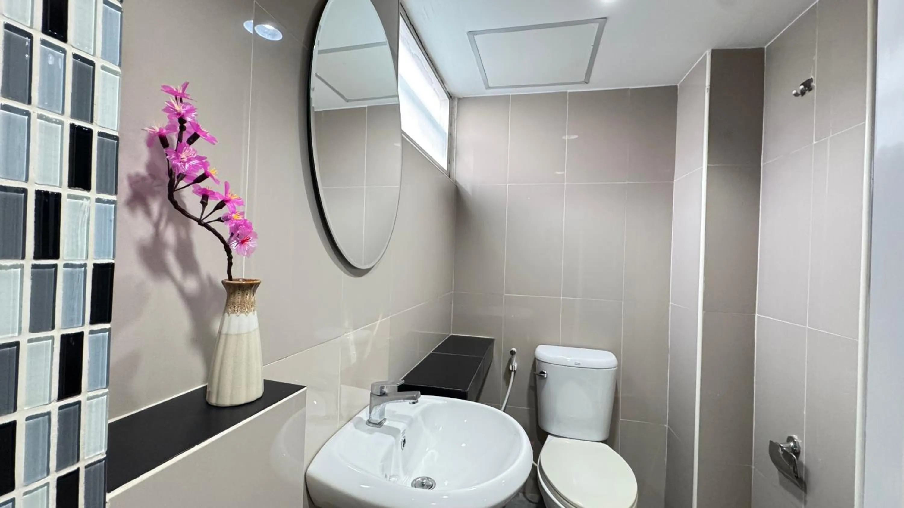 Bathroom in Collection O Mahidol Road