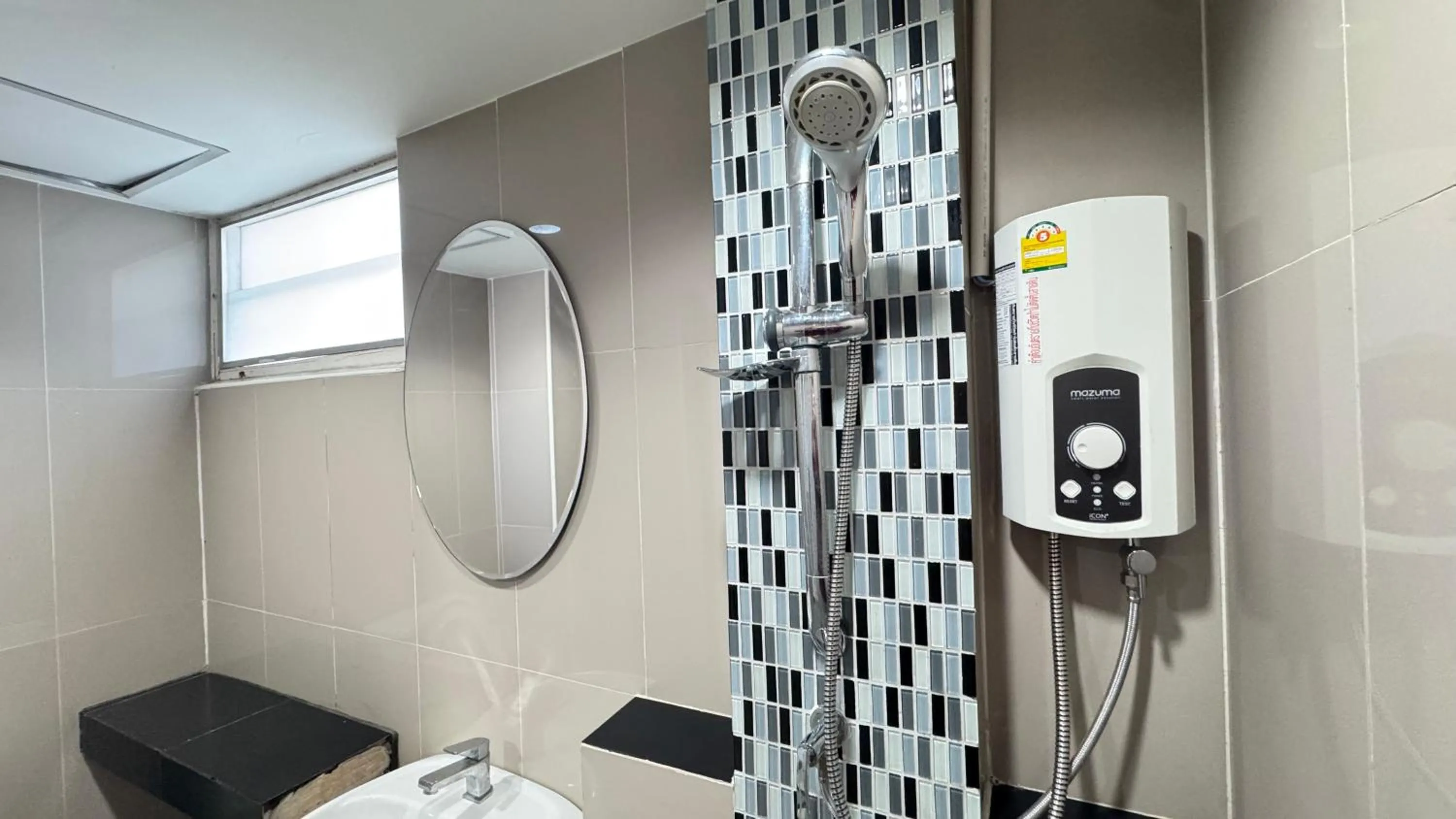 Bathroom in Collection O Mahidol Road