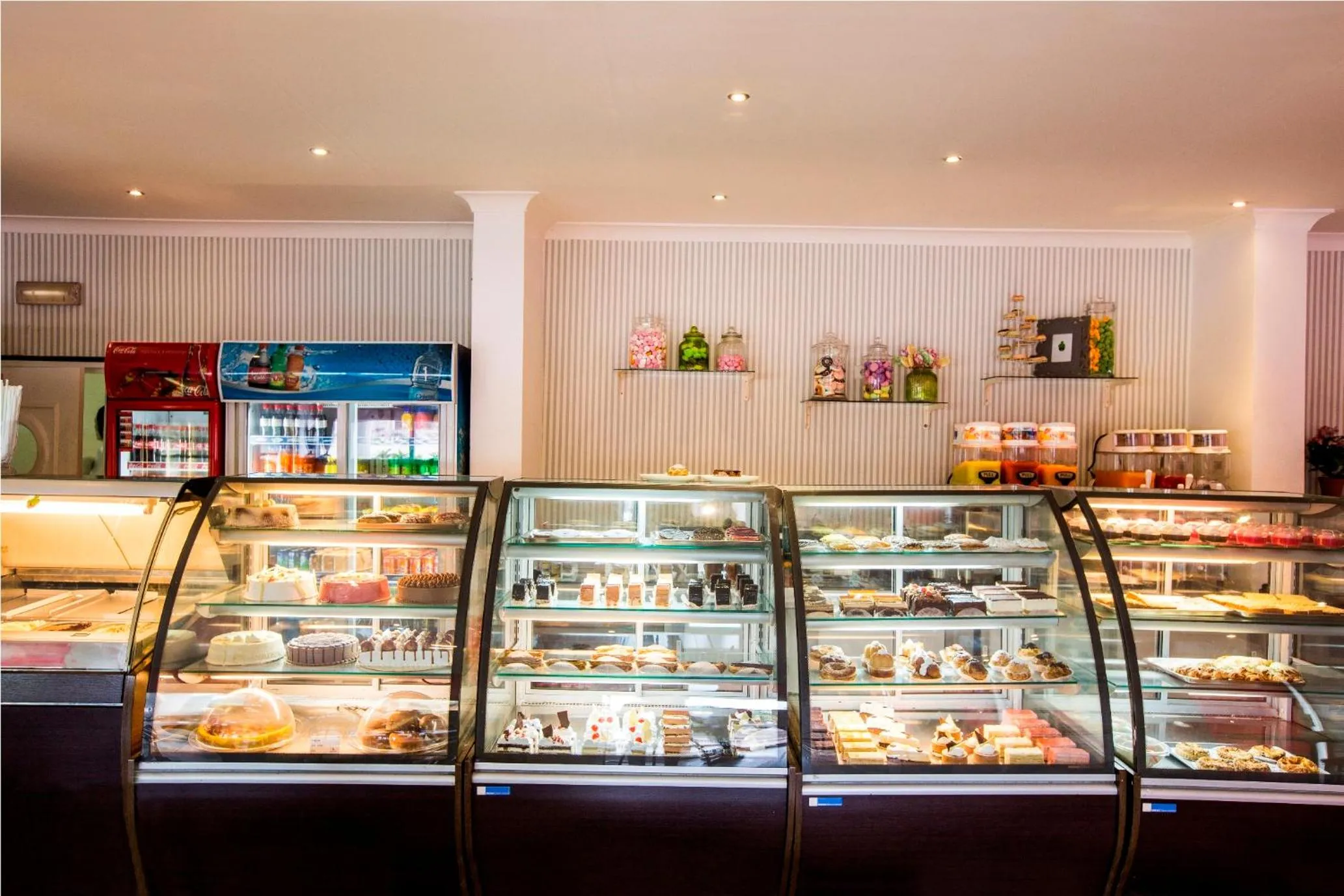 Restaurant/places to eat in Mikhael's Hotel