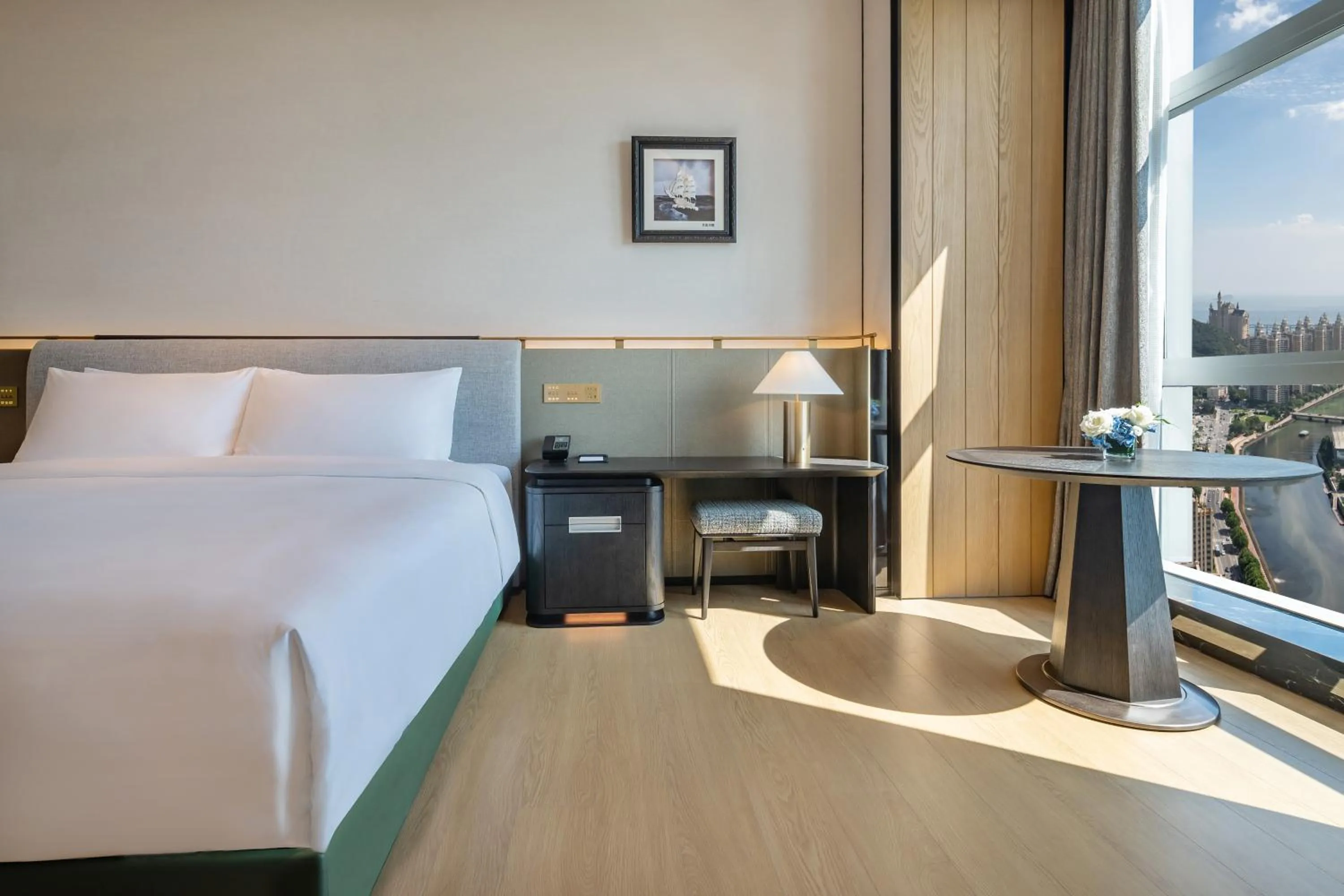 Bedroom, Bed in Pan Pacific Hotel, Dalian