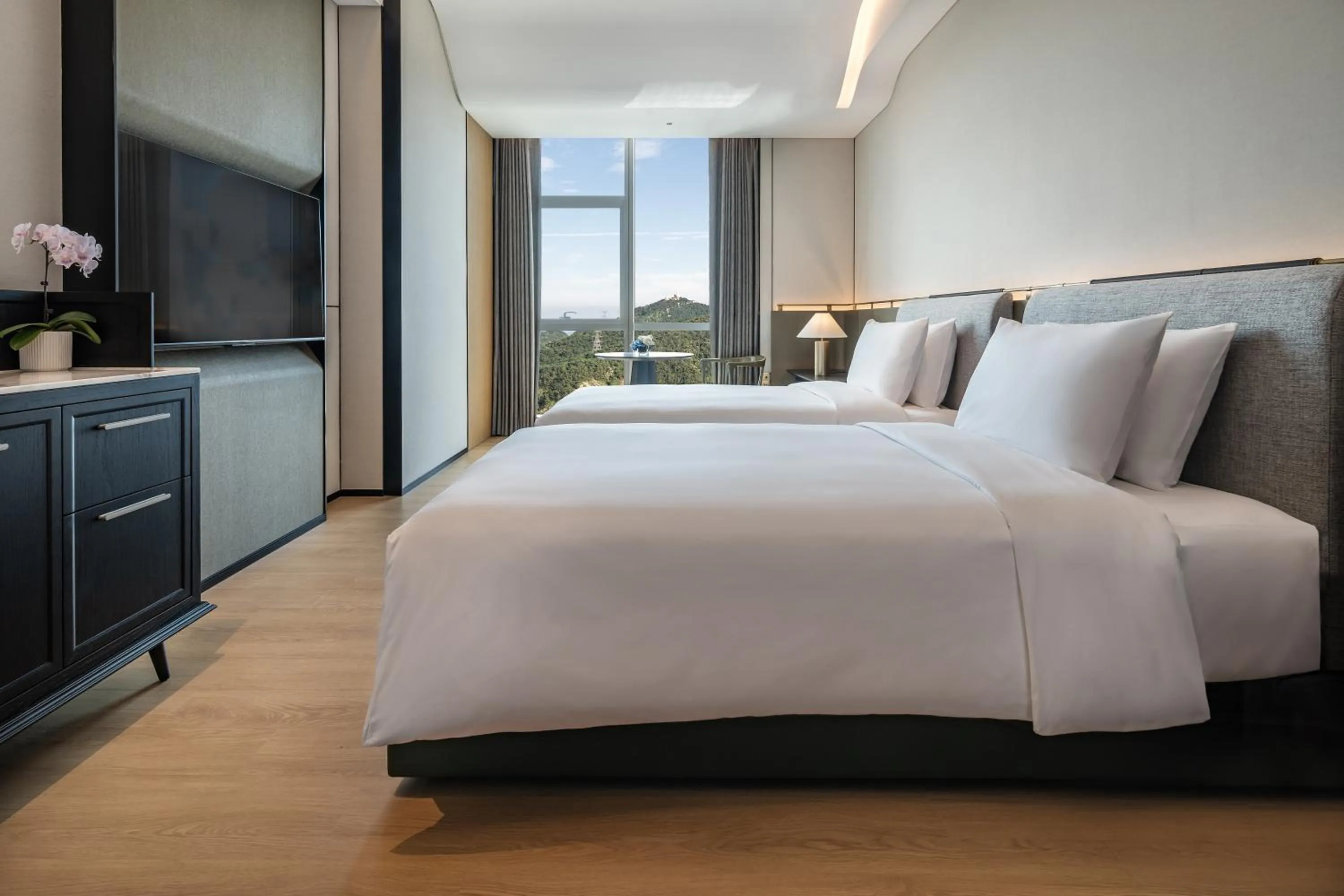 Bedroom, Bed in Pan Pacific Hotel, Dalian