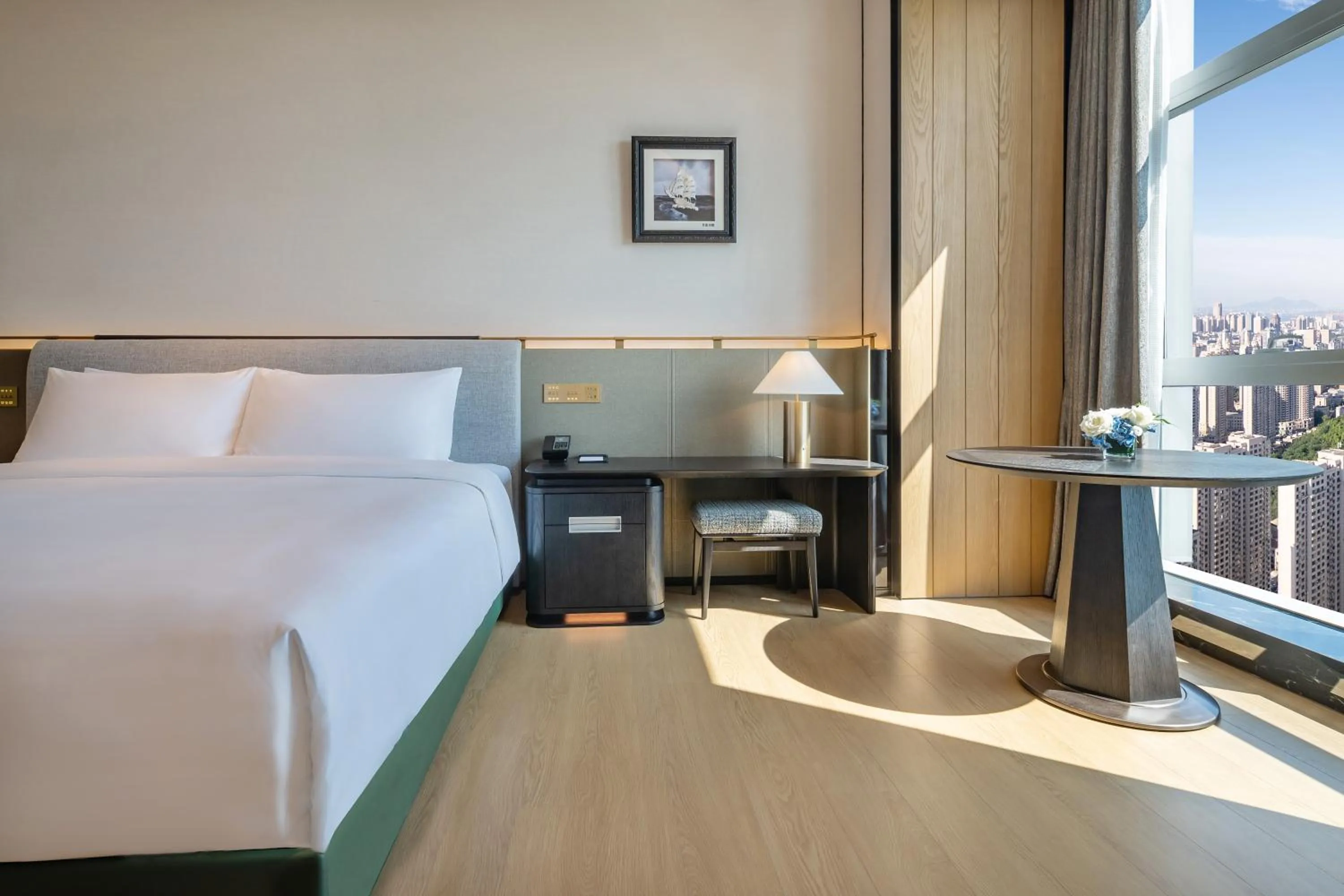 Bedroom, Bed in Pan Pacific Hotel, Dalian