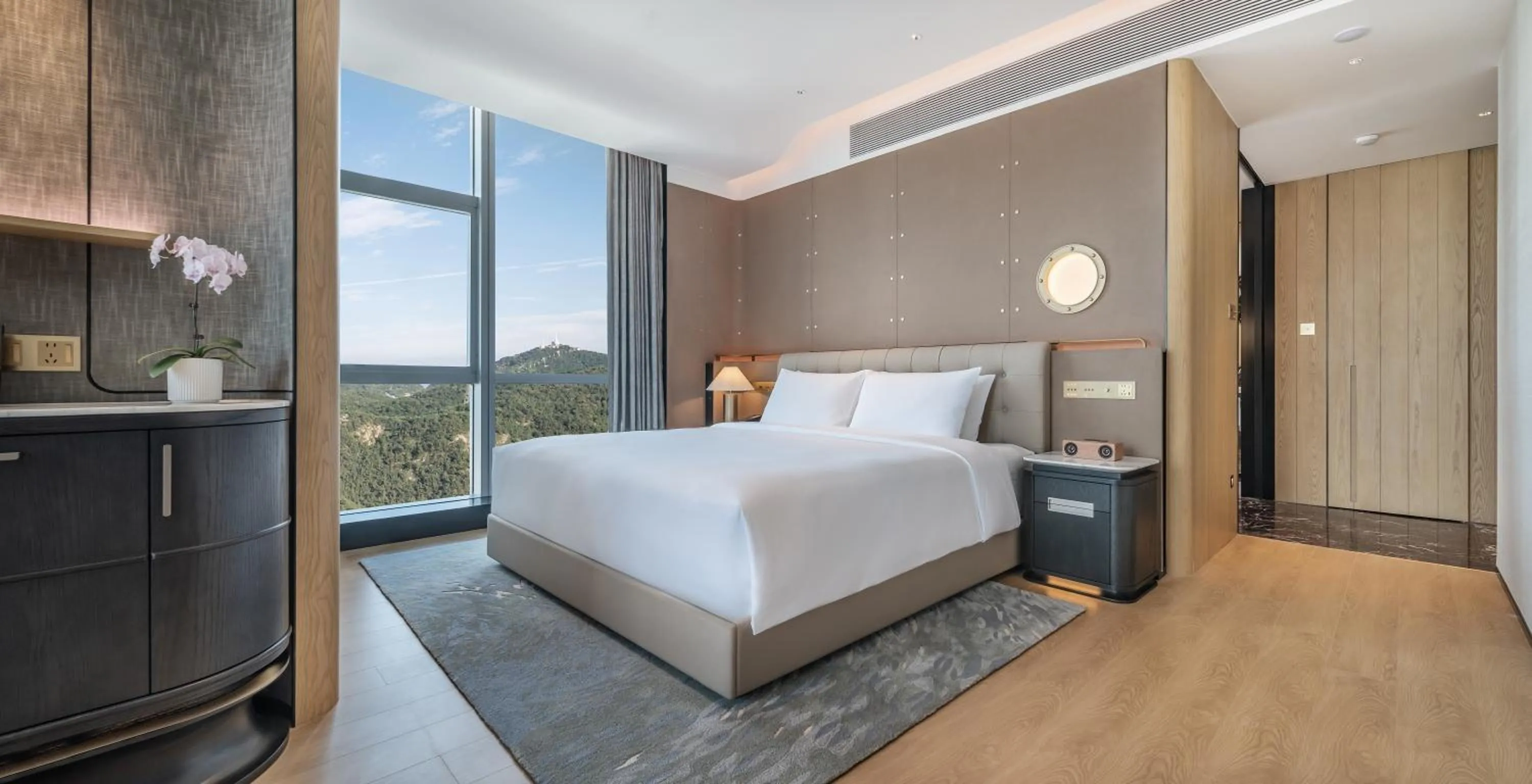 Bed in Pan Pacific Hotel, Dalian