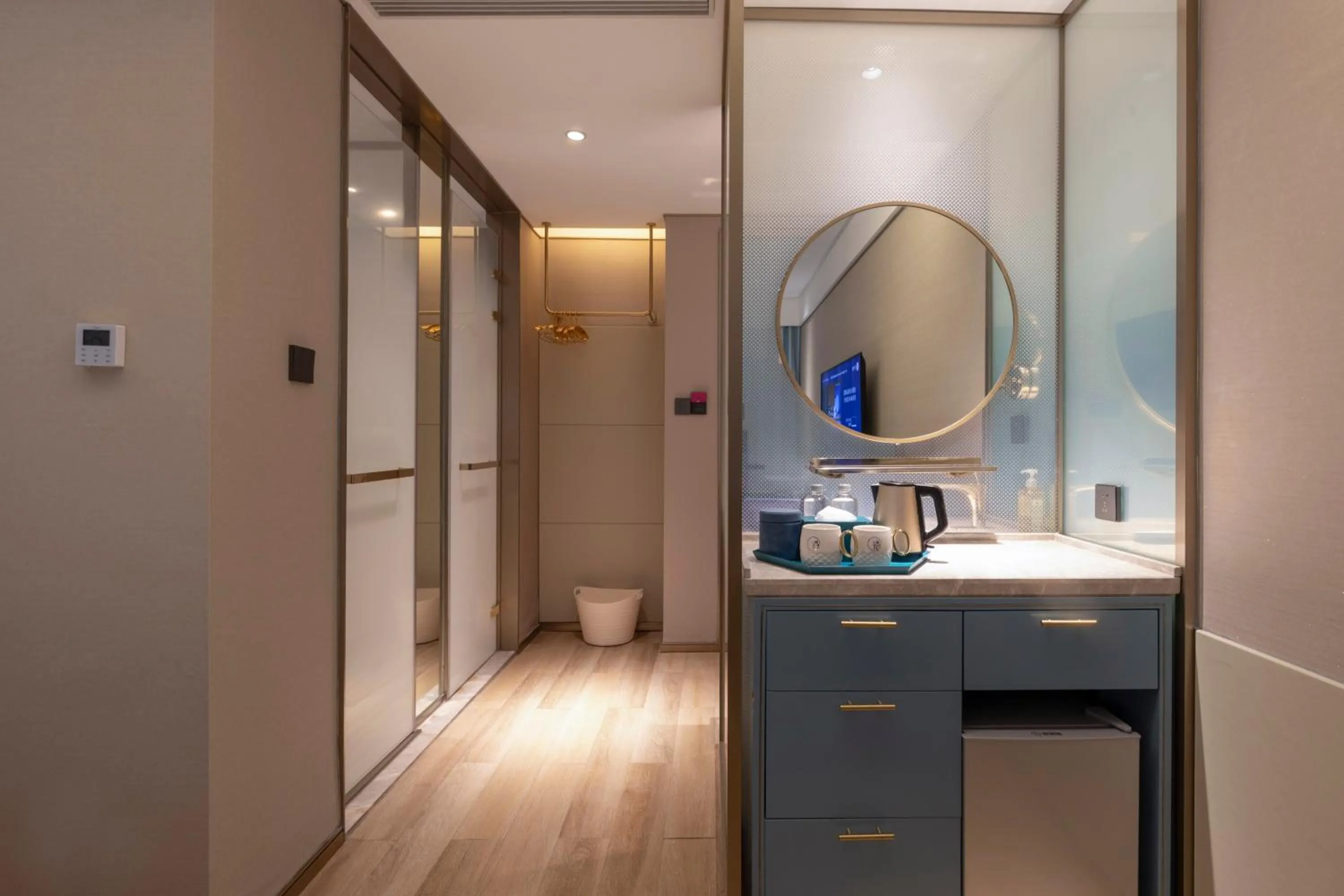Twin Room in Manxin Hotel, Guanqian Street, Suzhou