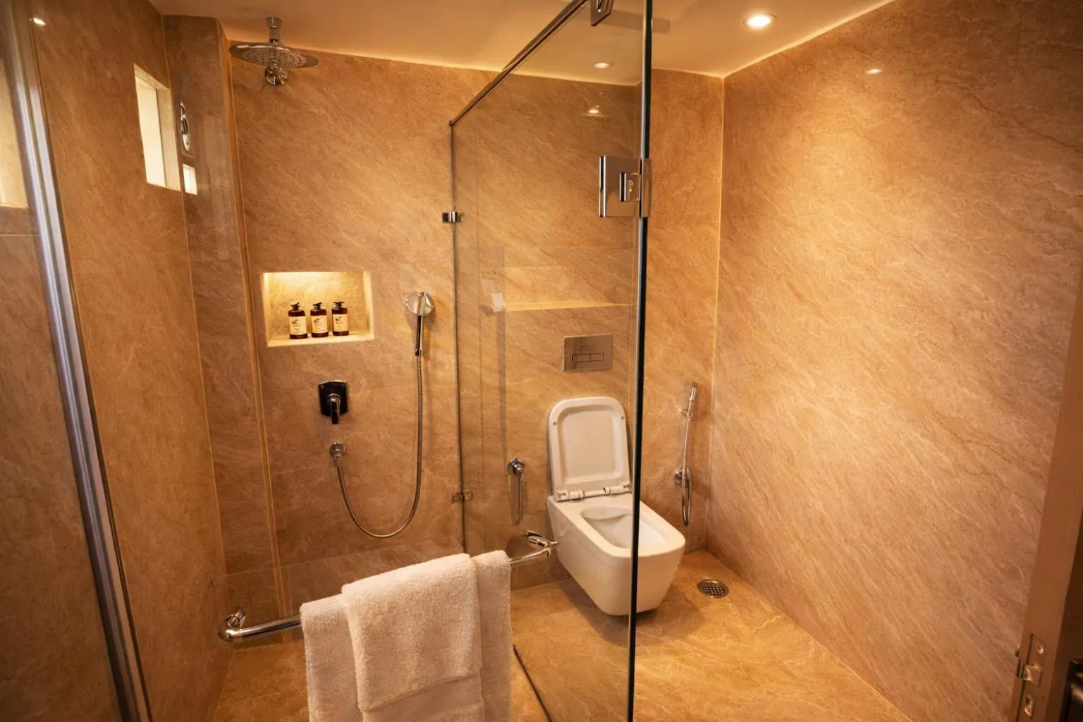The PratiQ Luxe - Paschim Vihar