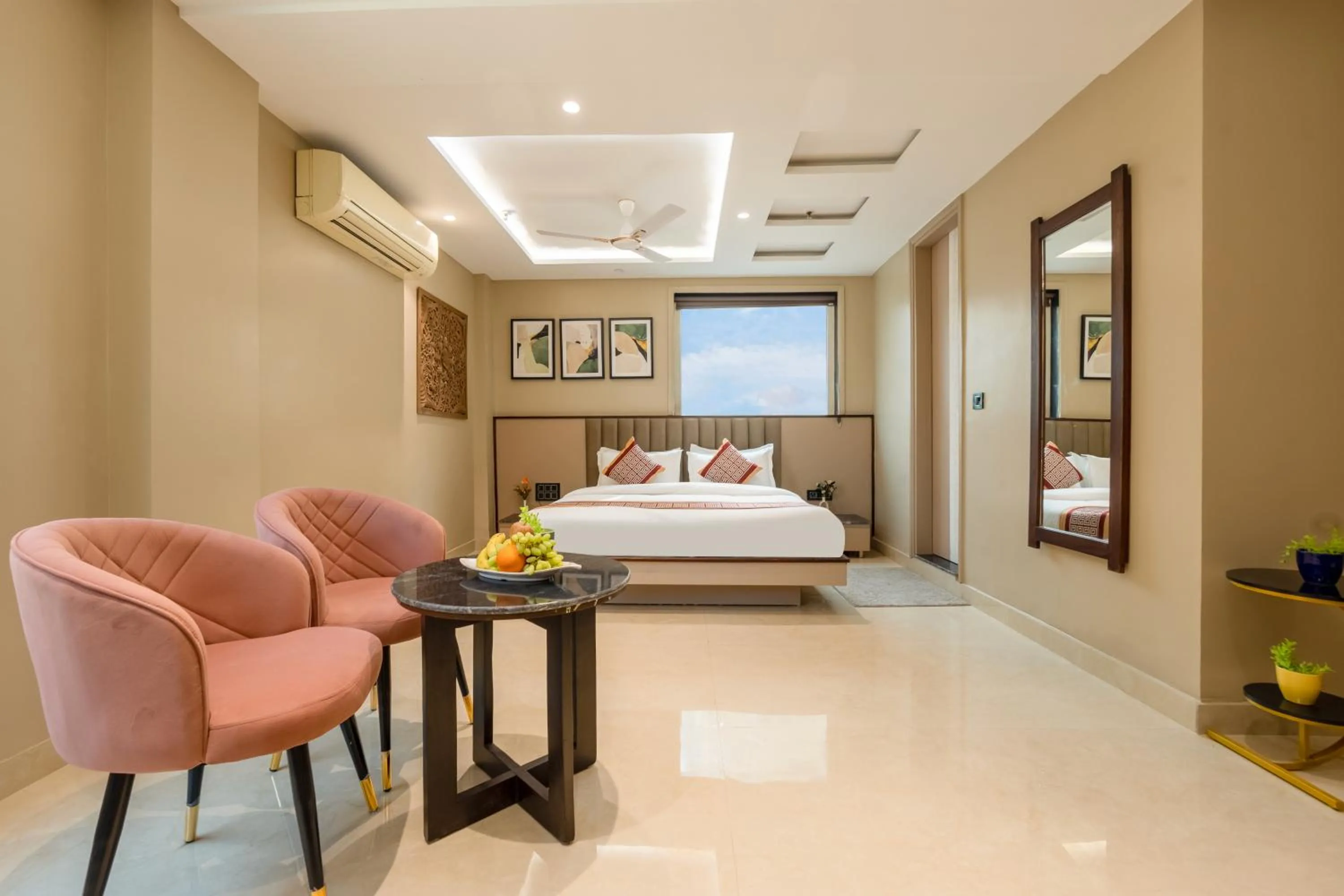 The PratiQ Luxe - Paschim Vihar