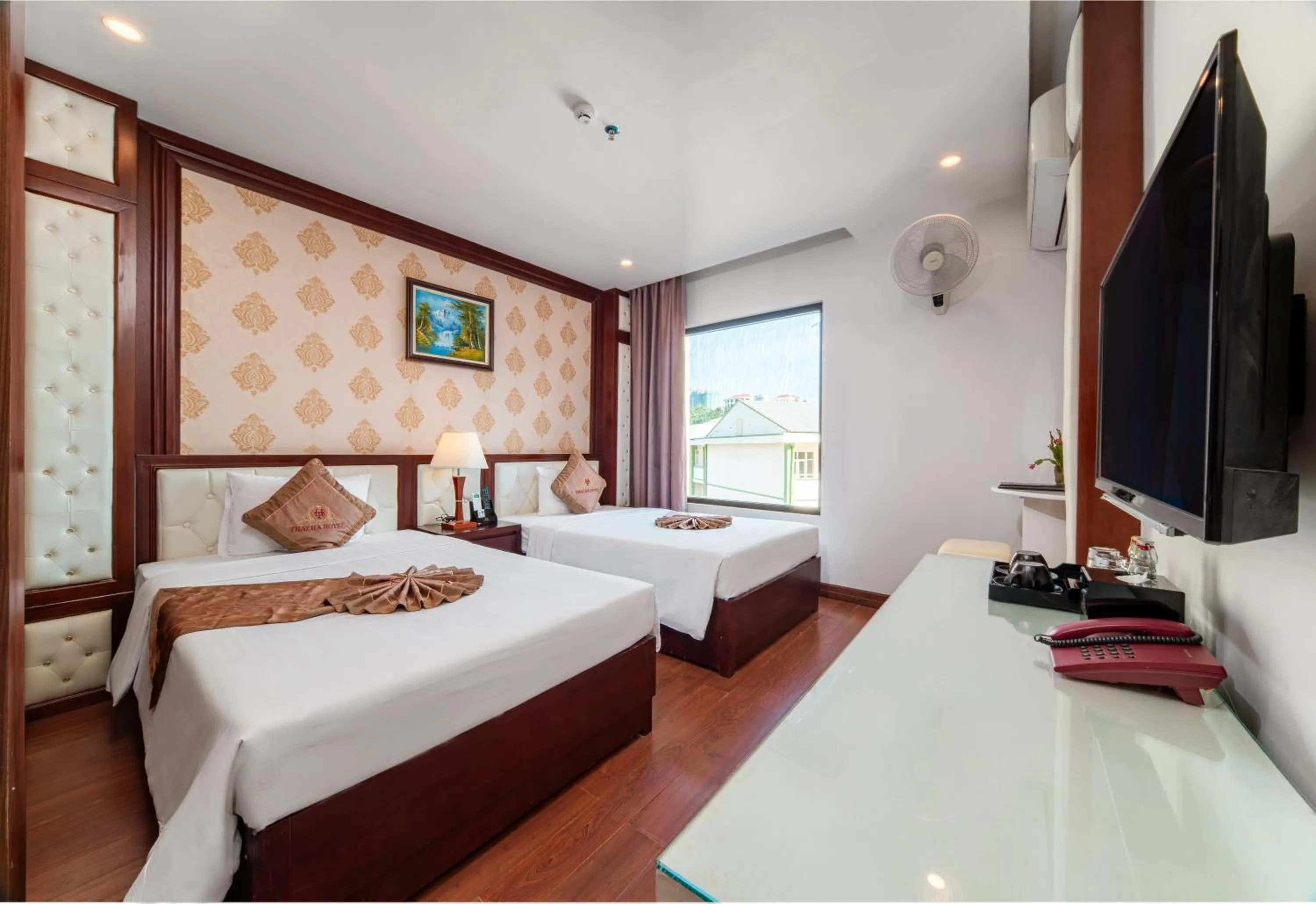 Standard Twin Room in Thai Ha Hotel
